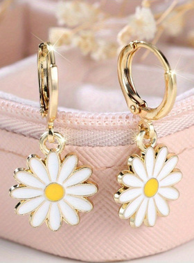 Y2K风格雏菊吊坠耳环，铜质耳针，简约白色雏菊花设计，女士耳环