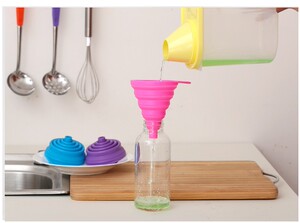 便携奶嘴硅胶漏斗可折叠伸缩家用厨房漏斗料酒油壶分液迷你小漏斗