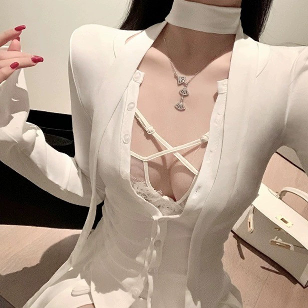 迷倒小弟弟~纯欲风飘带设计感长袖T恤性感蕾丝带胸垫内搭两件套