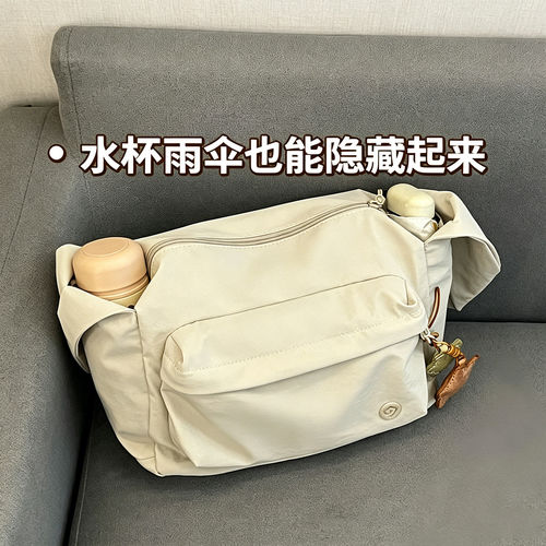 斜挎包女包2026新款小众单肩百搭简约牛津布通勤包大容量腋下包包