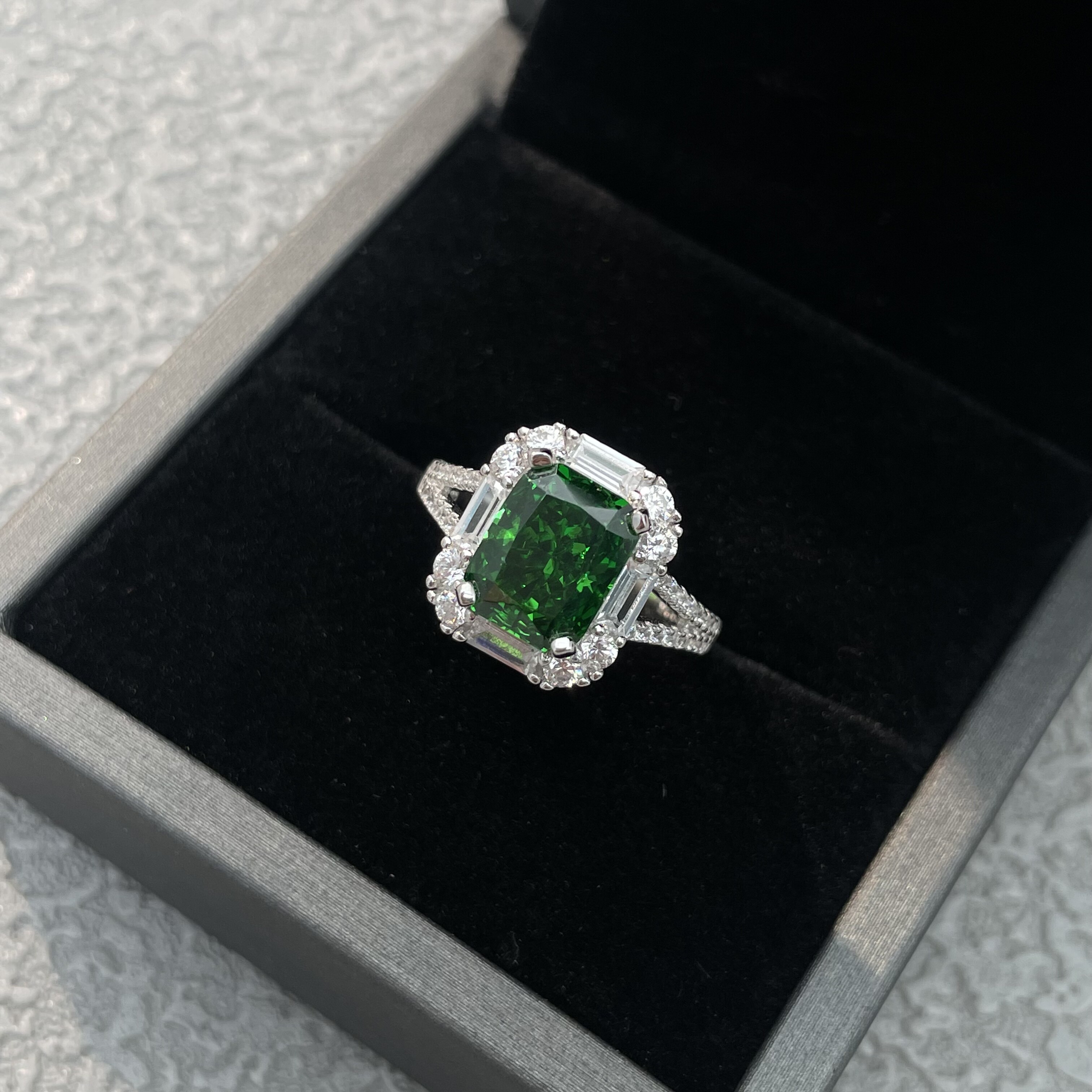 纯银925冰花切进口高碳钻戒指