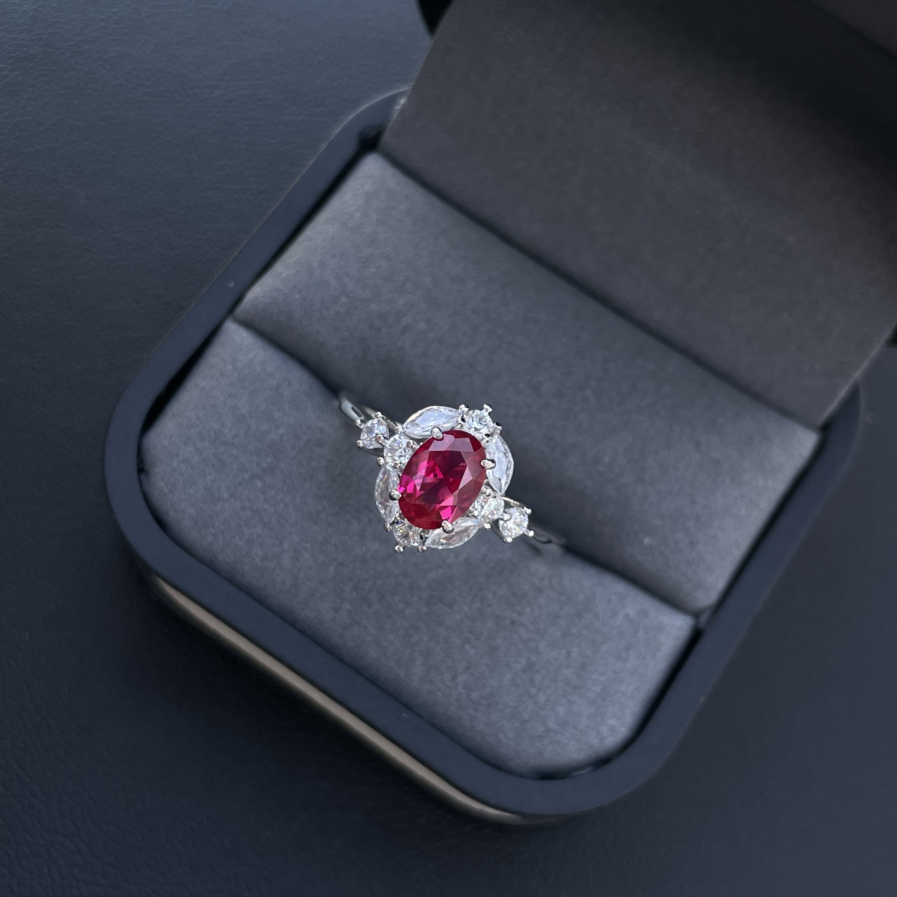 鸽血红1克拉纯银925戒指镶嵌培育高碳钻5*7蛋形时尚小众高级钻戒,饰品/流行首饰/时尚饰品新,戒指/指环,淘宝优惠券,粉丝福利购,淘宝优惠卷