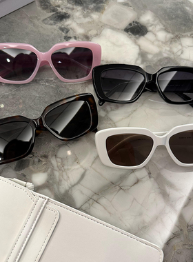 休闲方形通勤女性时髦墨镜