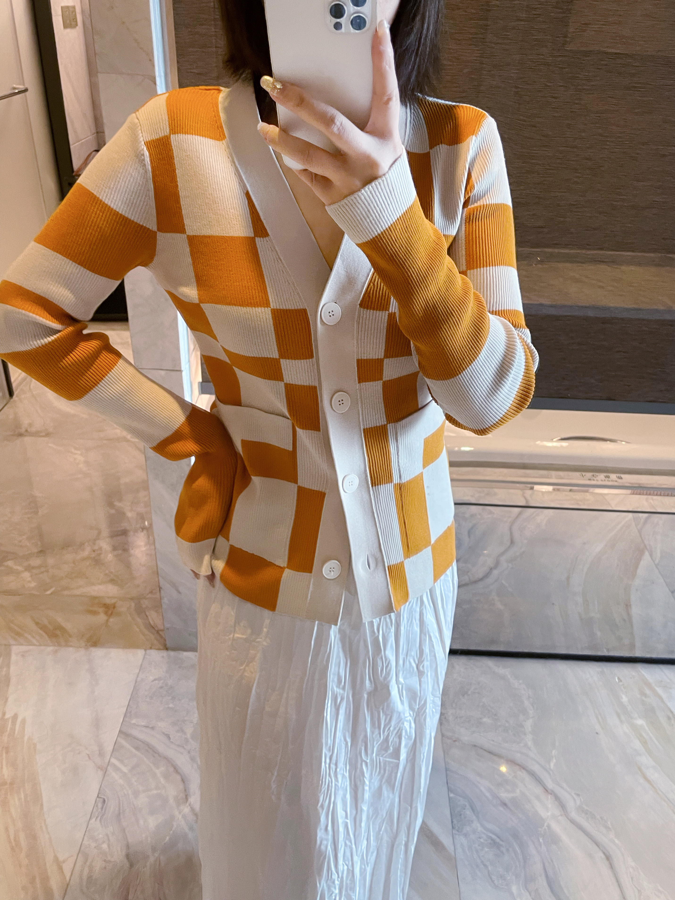 羊毛单排扣V领单穿针织