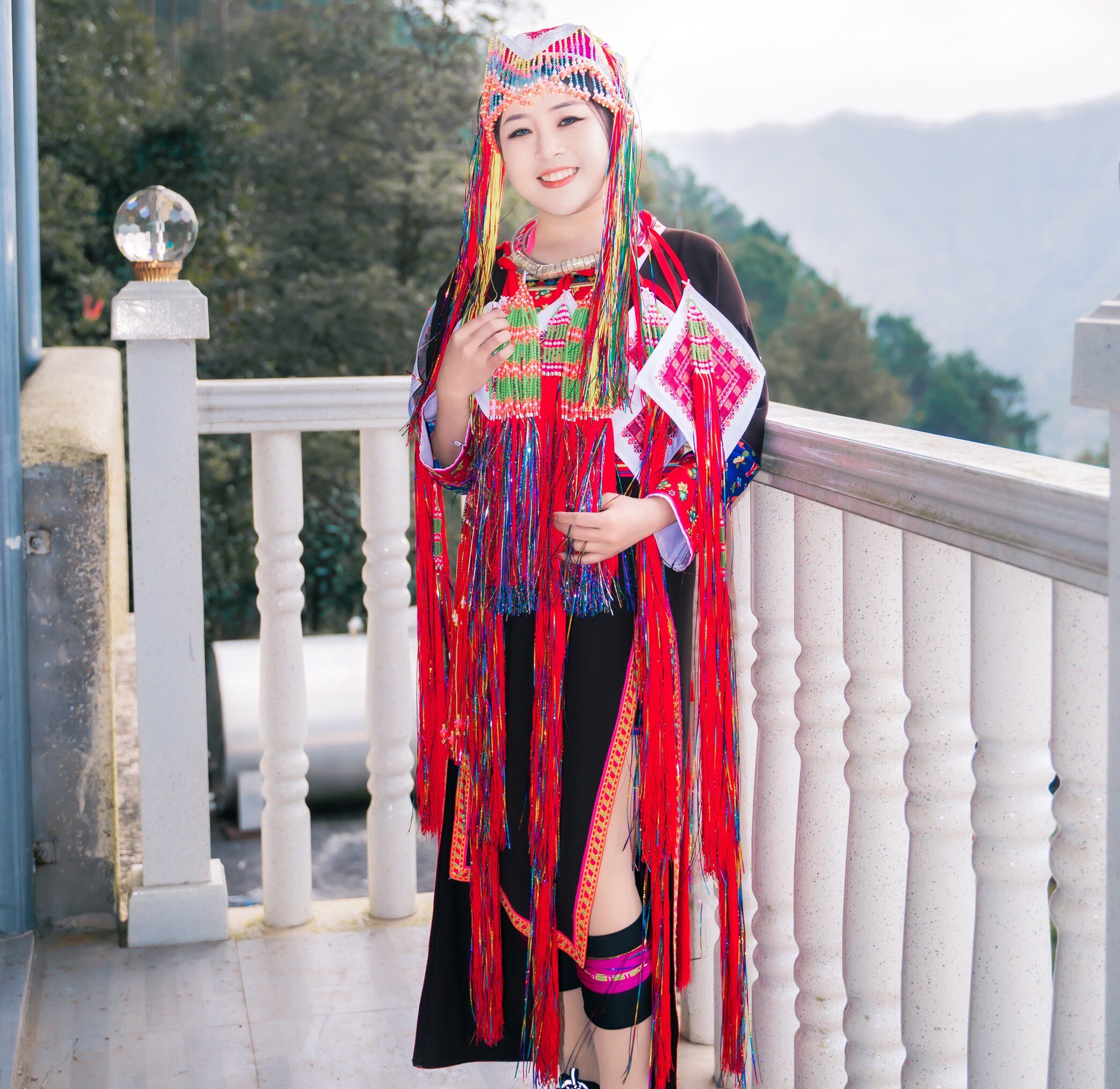 广西花头瑶族服装女黑色手工制作传统改良版长衣服修身款嫁衣套装