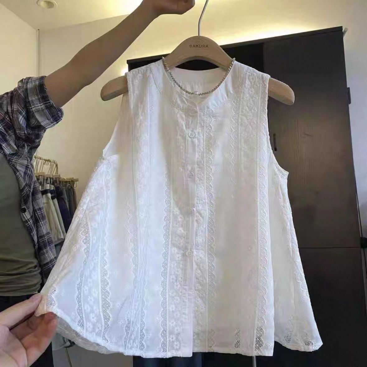蕾丝拼接刺绣花纯白色上衣女夏季