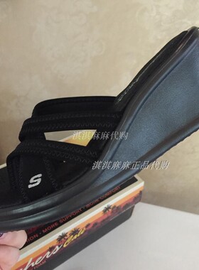 Skechers 斯凯奇 女夏季轻便舒适超轻记忆坡跟拖鞋 凉拖38465