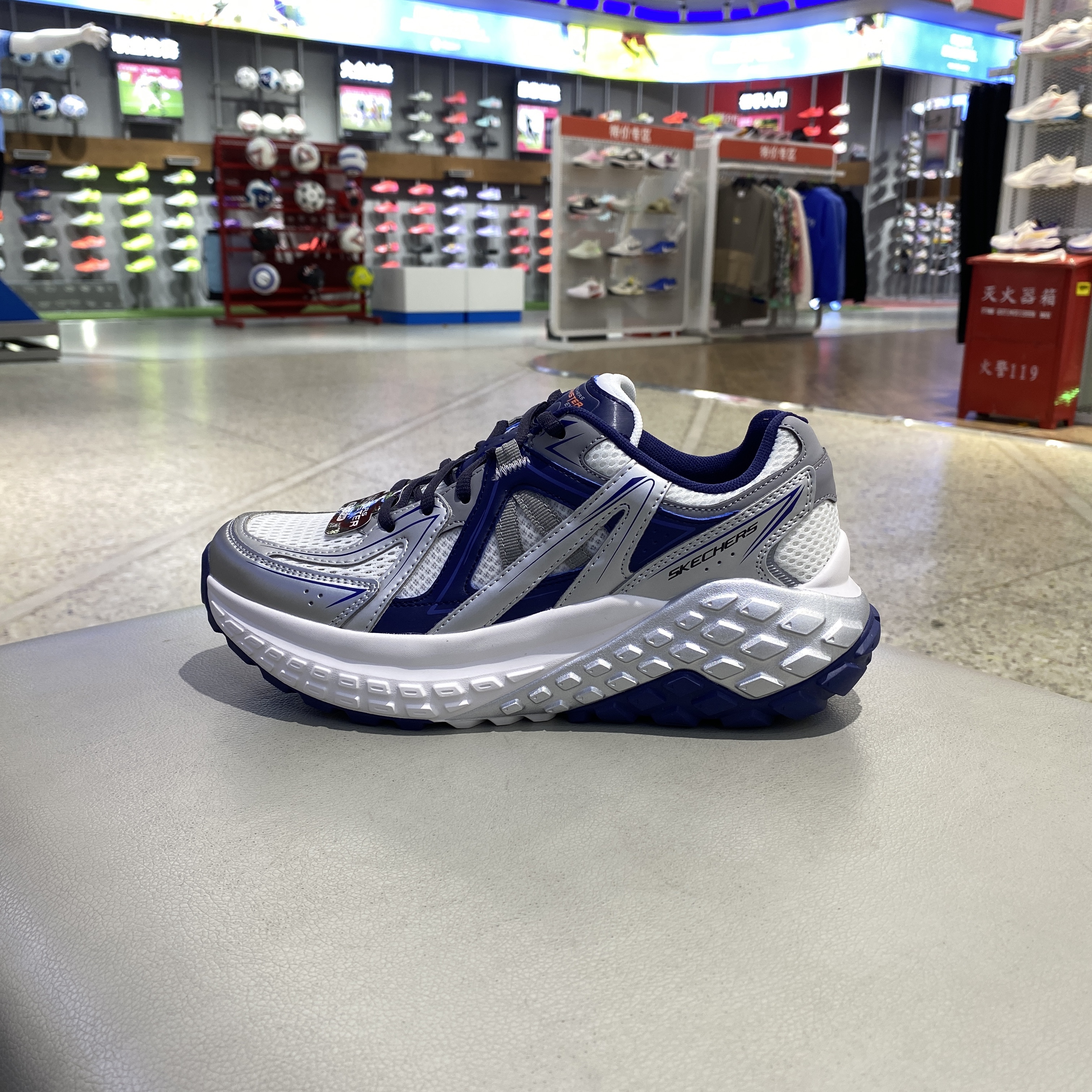 skechers斯凯奇 男鞋厚底休闲鞋增高缓震回弹运动鞋 232740-WNV