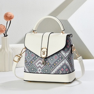 迷你小皮包散步手机包袋女斜挎包2025新款夏天简约遛弯精致小包包