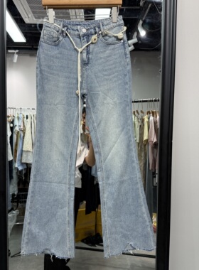 DISUI夏季2026新款腰头串珠显瘦修身大弹力女士浅蓝色牛仔裤02523