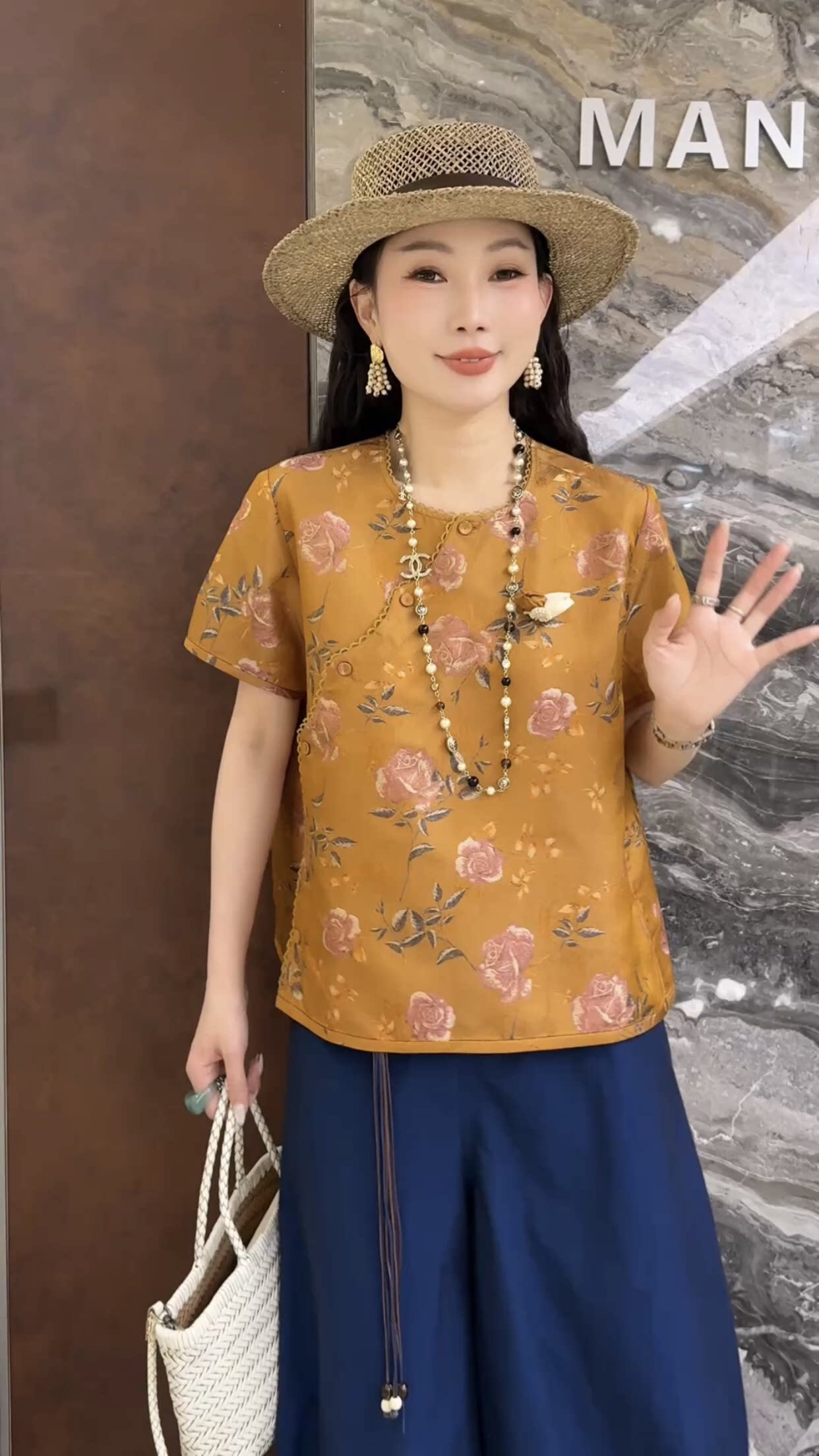 欧洲站2026夏季新款年轻款时尚轻奢减龄提花短袖宽松国风衬衫上衣