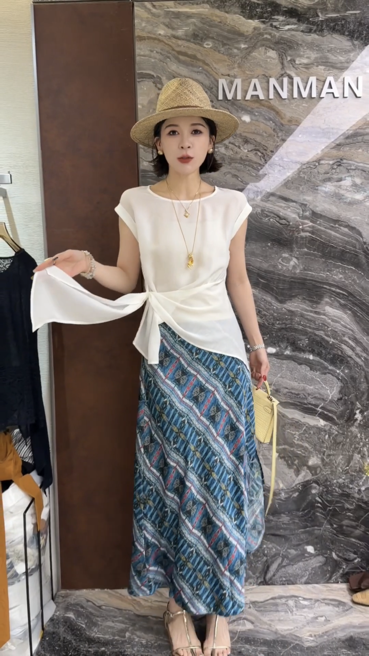欧洲站2026夏季新款欧货圆领后蕾丝钩花露背下摆交叉飘带女士衬衫