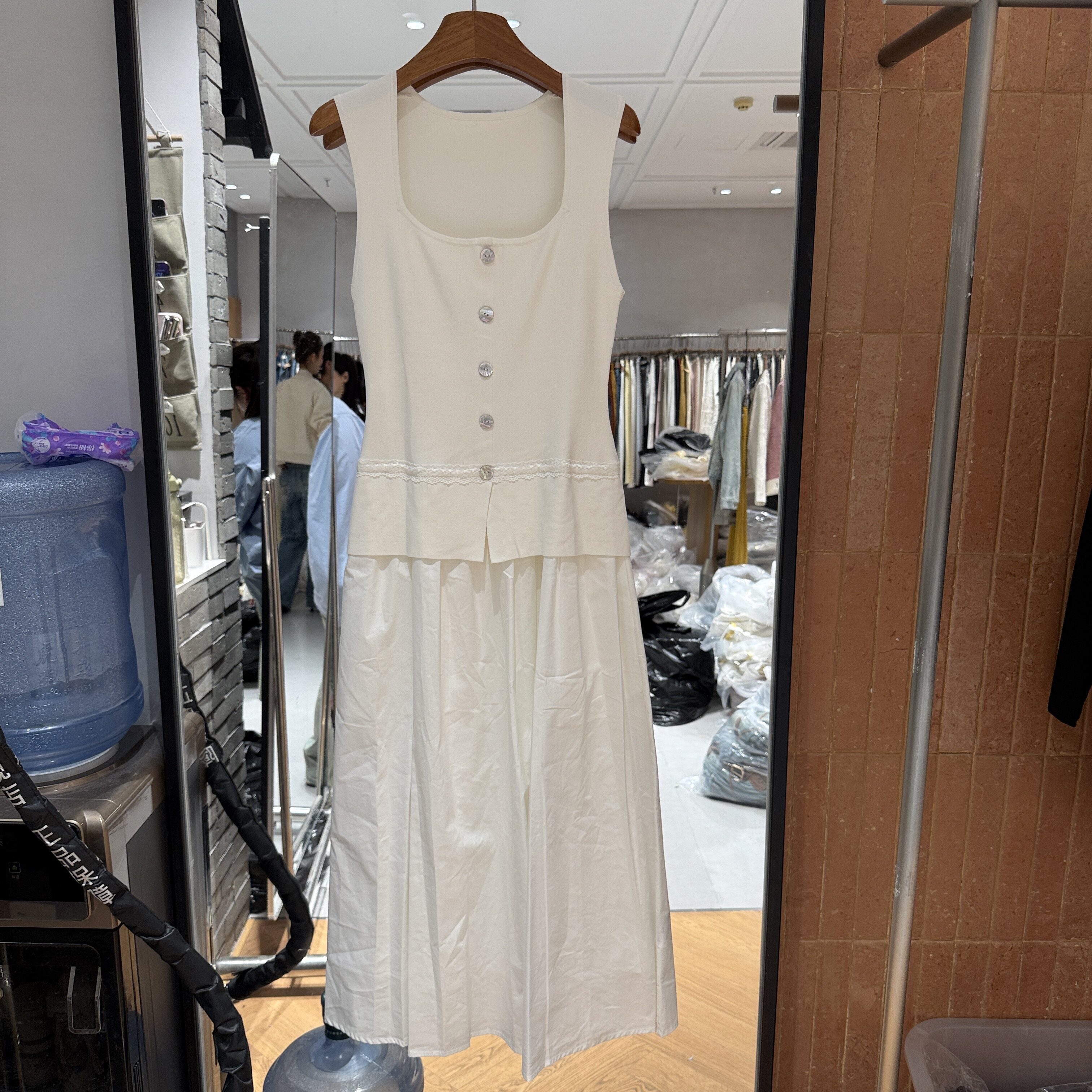 欧洲站2026春季新款方领贝壳扣优雅轻熟风无袖款女士背心裙01249