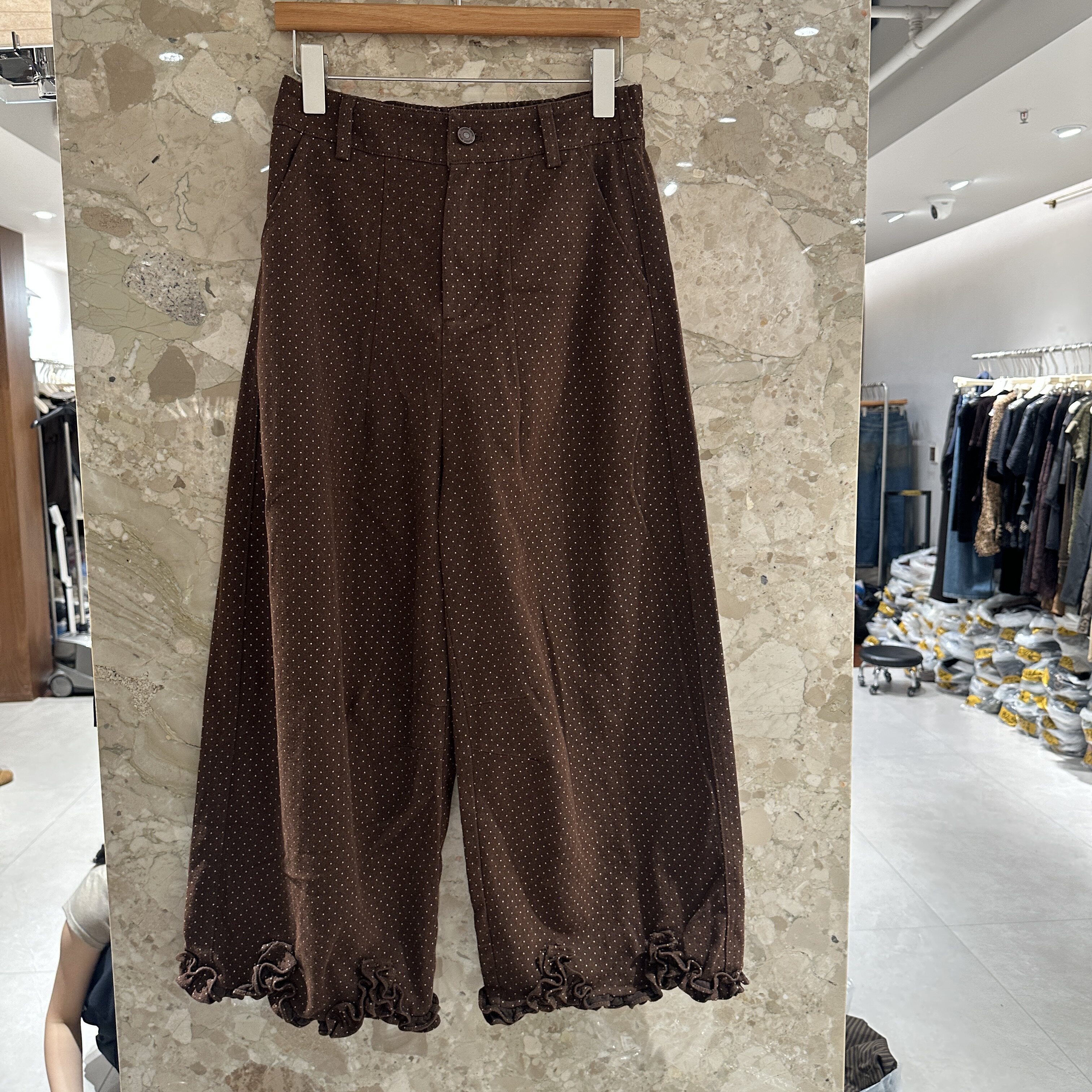 lw5+8秋季2026新品复古美式风裤脚木耳边显瘦个性波点牛仔裤37183