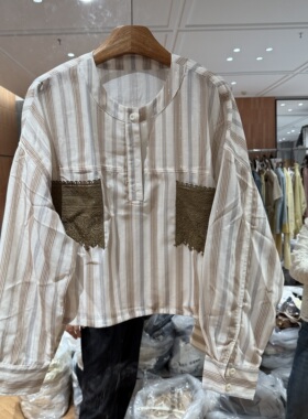 欧洲站2026春季新款立领前口袋蕾丝百搭减龄时尚竖条纹衬衫26811