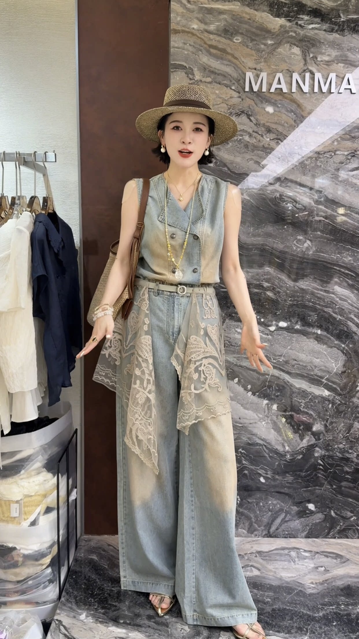 欧洲站2026夏季新款高级感时尚气质显瘦百搭蕾丝屁帘女士连体裤潮