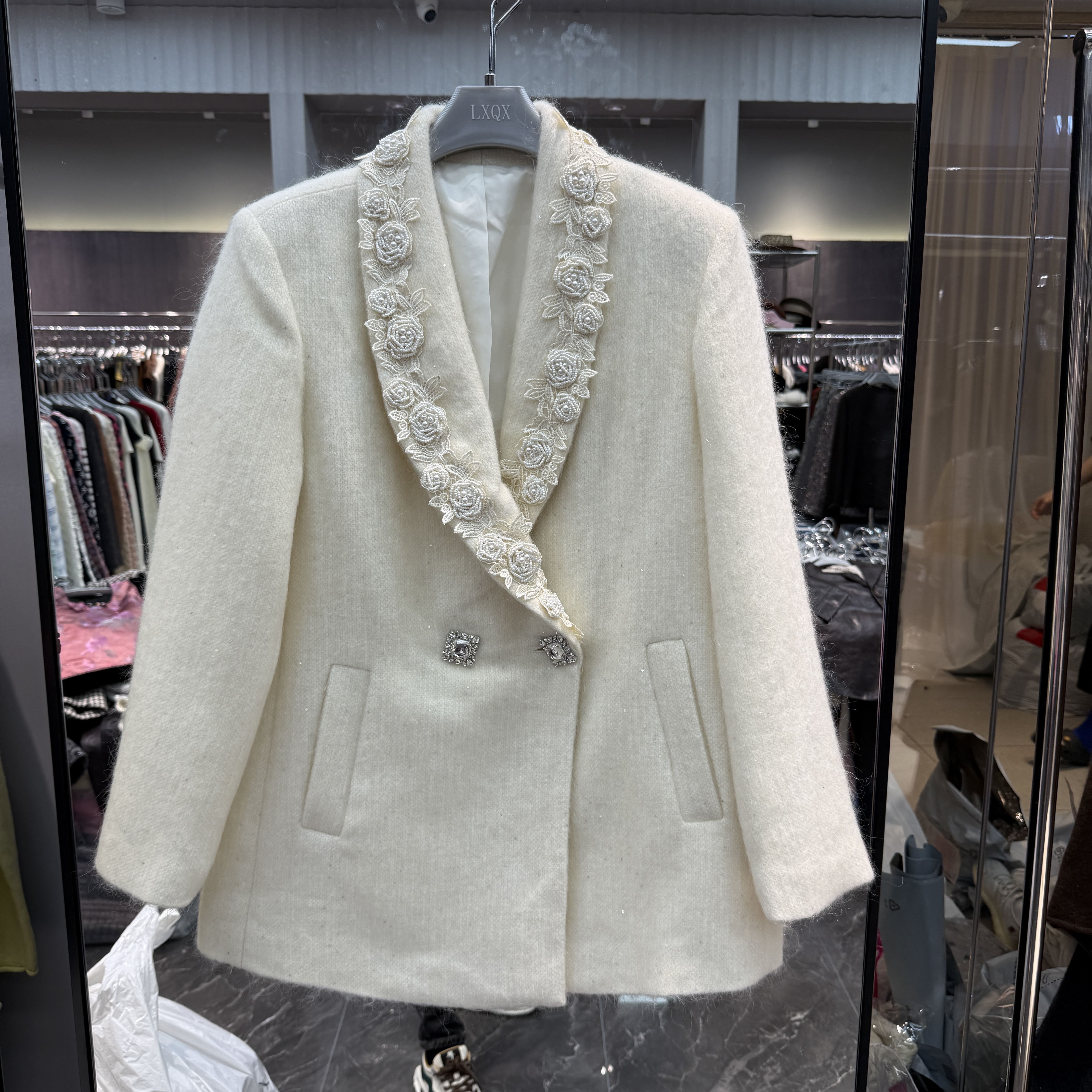 欧洲站2025秋冬新款翻领立体花朵钉珠宽松百搭减龄绵羊毛呢子大衣