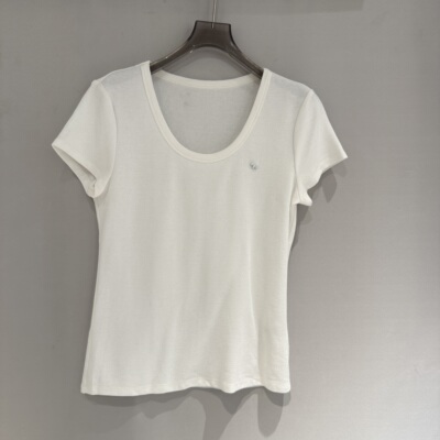 V+.com春季2026新款鸡心领贴标修身百搭款极简风净版上衣女86063