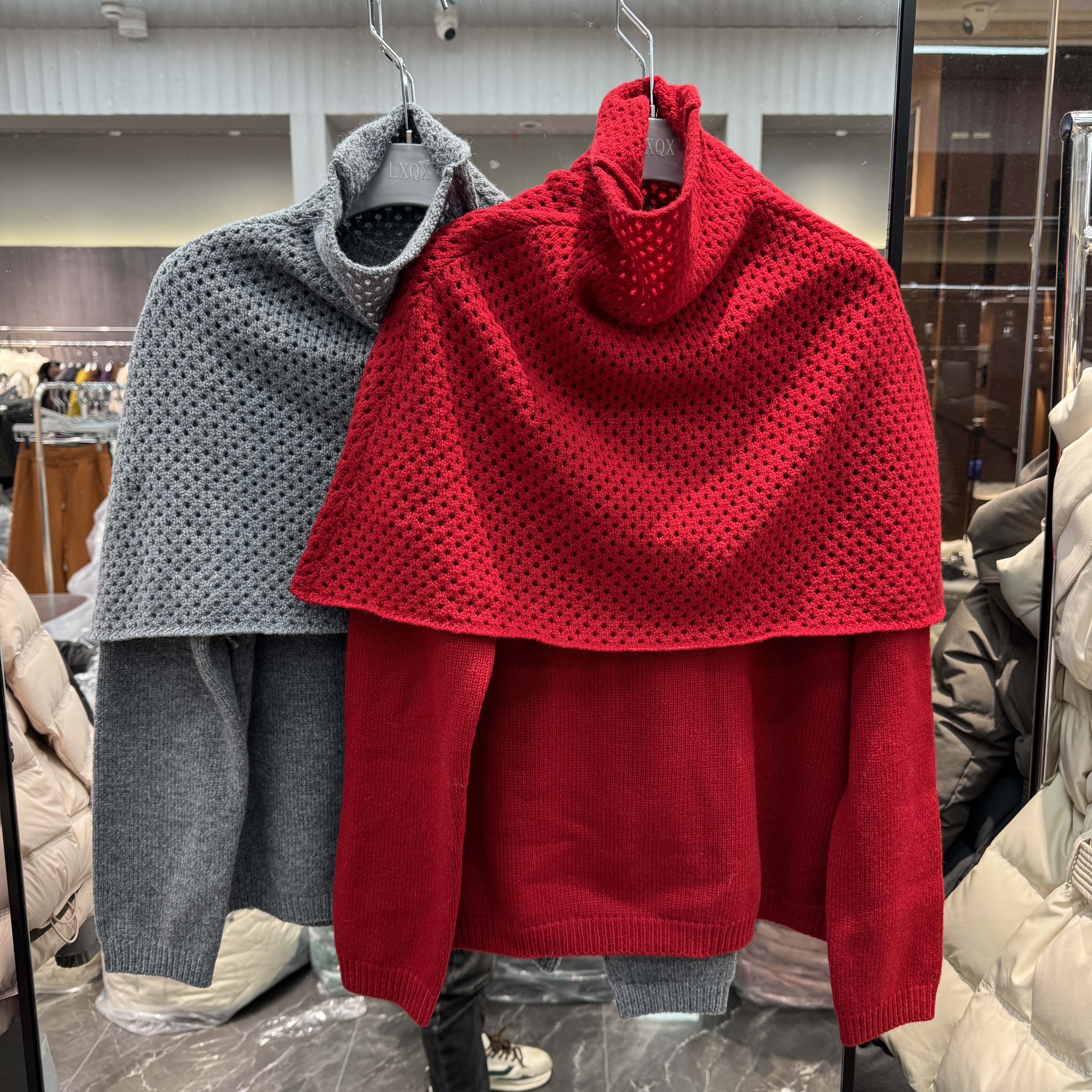 欧洲站2025冬季新款时尚百搭斗篷披肩设计感纯色轻熟风针织上衣潮