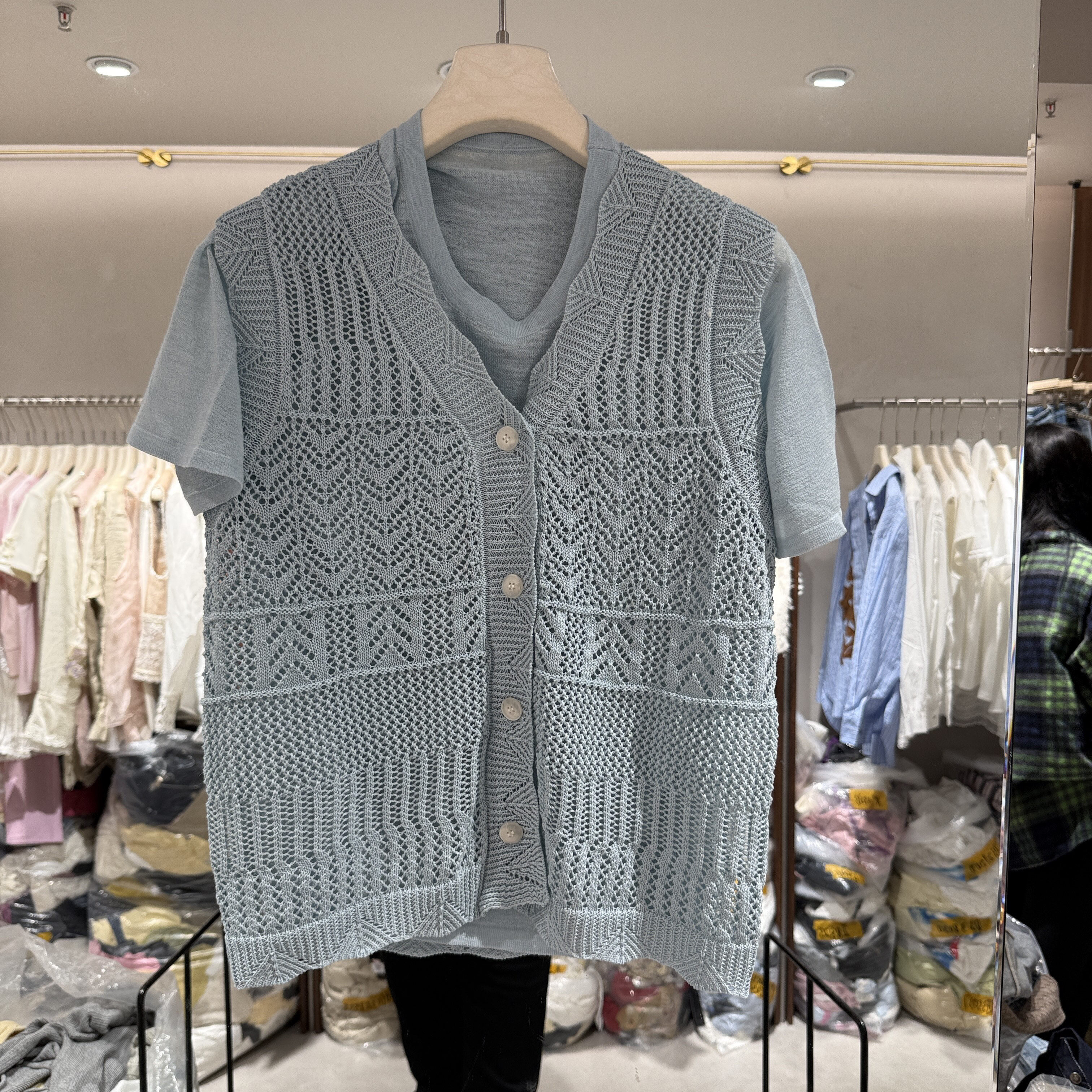 欧洲站2026春季新款时尚V领镂空钩花两件套百搭无袖针织马甲26169