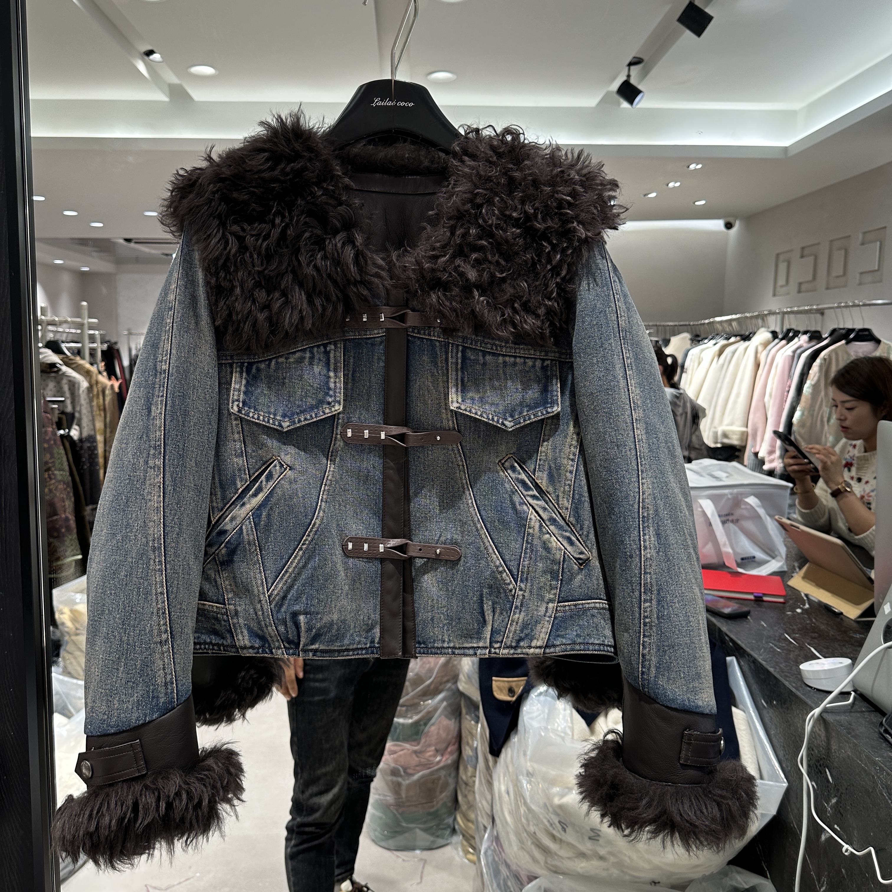 欧洲站2025秋冬新款毛毛翻领皮毛一体白鹅绒牛仔长袖外套女99018