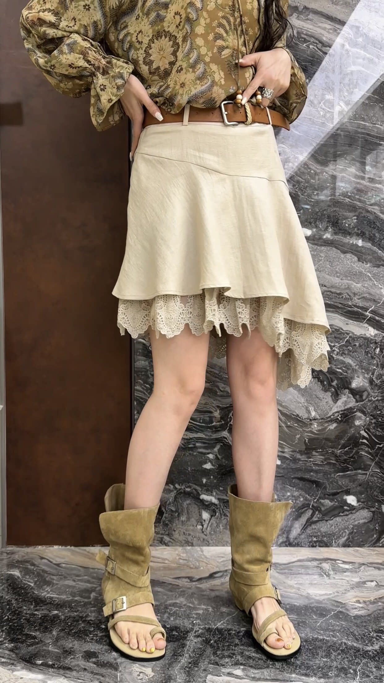 曼曼家2026春夏新款高腰气质显瘦不规则下摆蕾丝拼接女士半身裙潮
