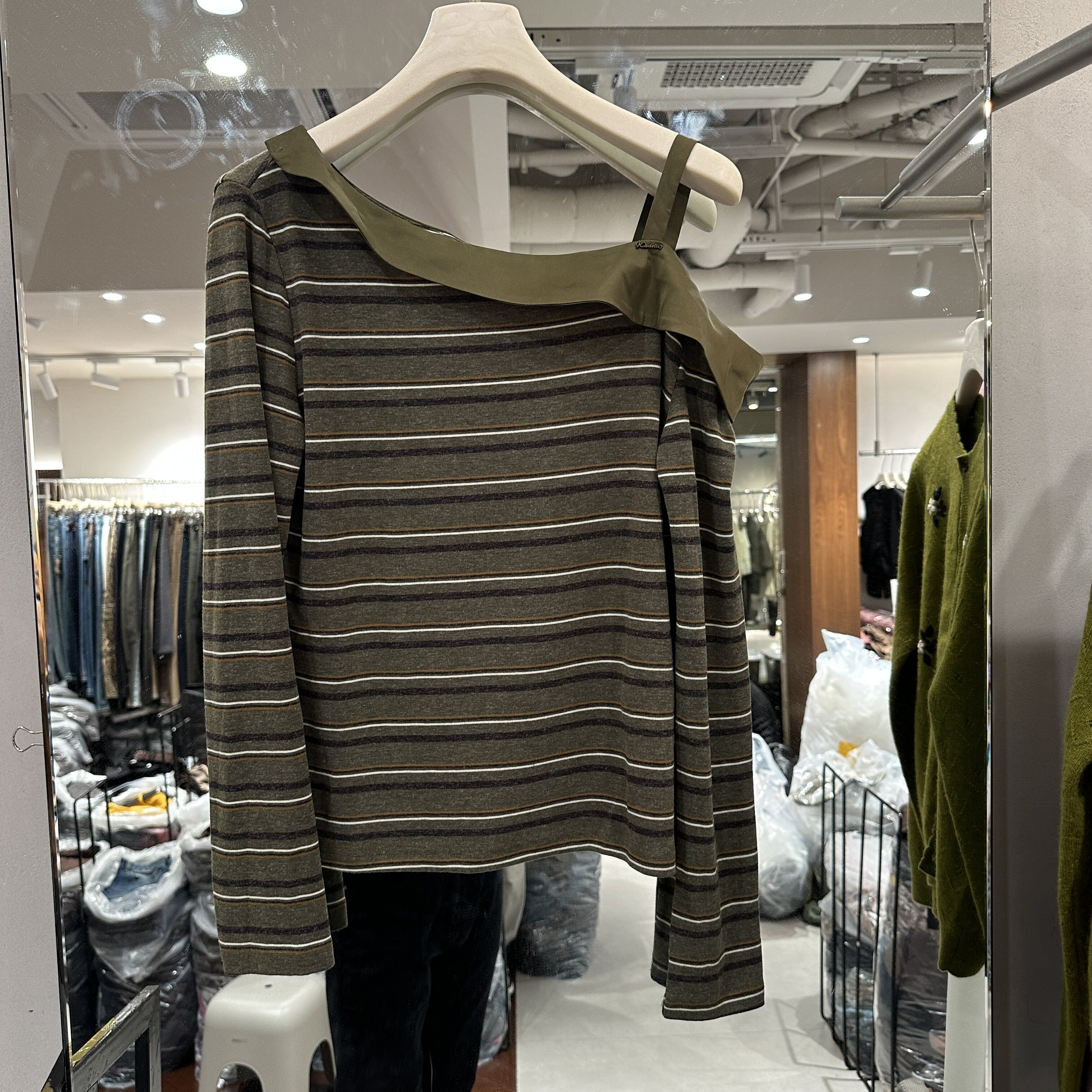 可可家欧货2026秋新品领荷叶边设计露肩显瘦洋气套头条纹上衣E668