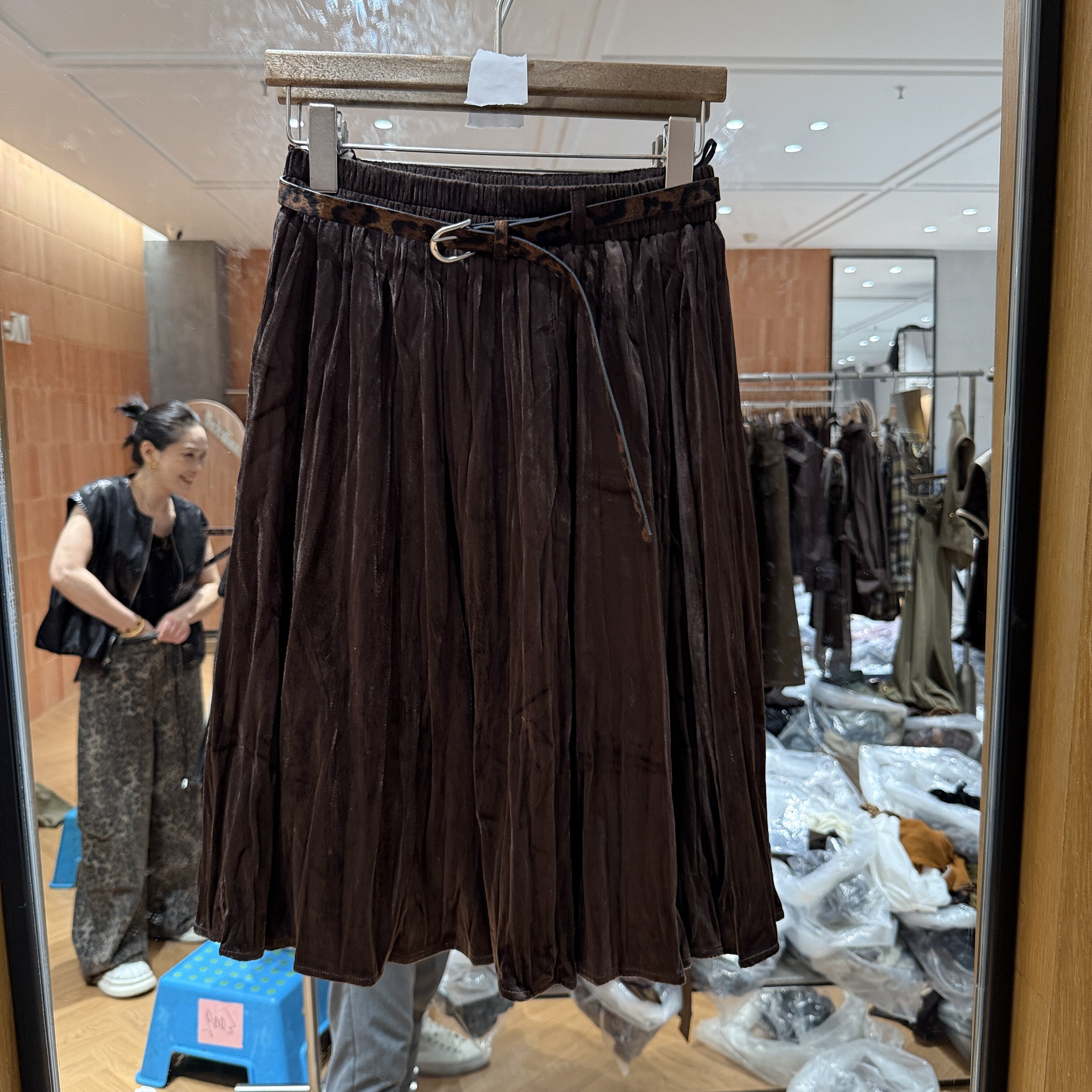 欧洲站2026秋季新品松紧腰头配腰带显瘦百搭遮肉A版黑色丝绒半裙