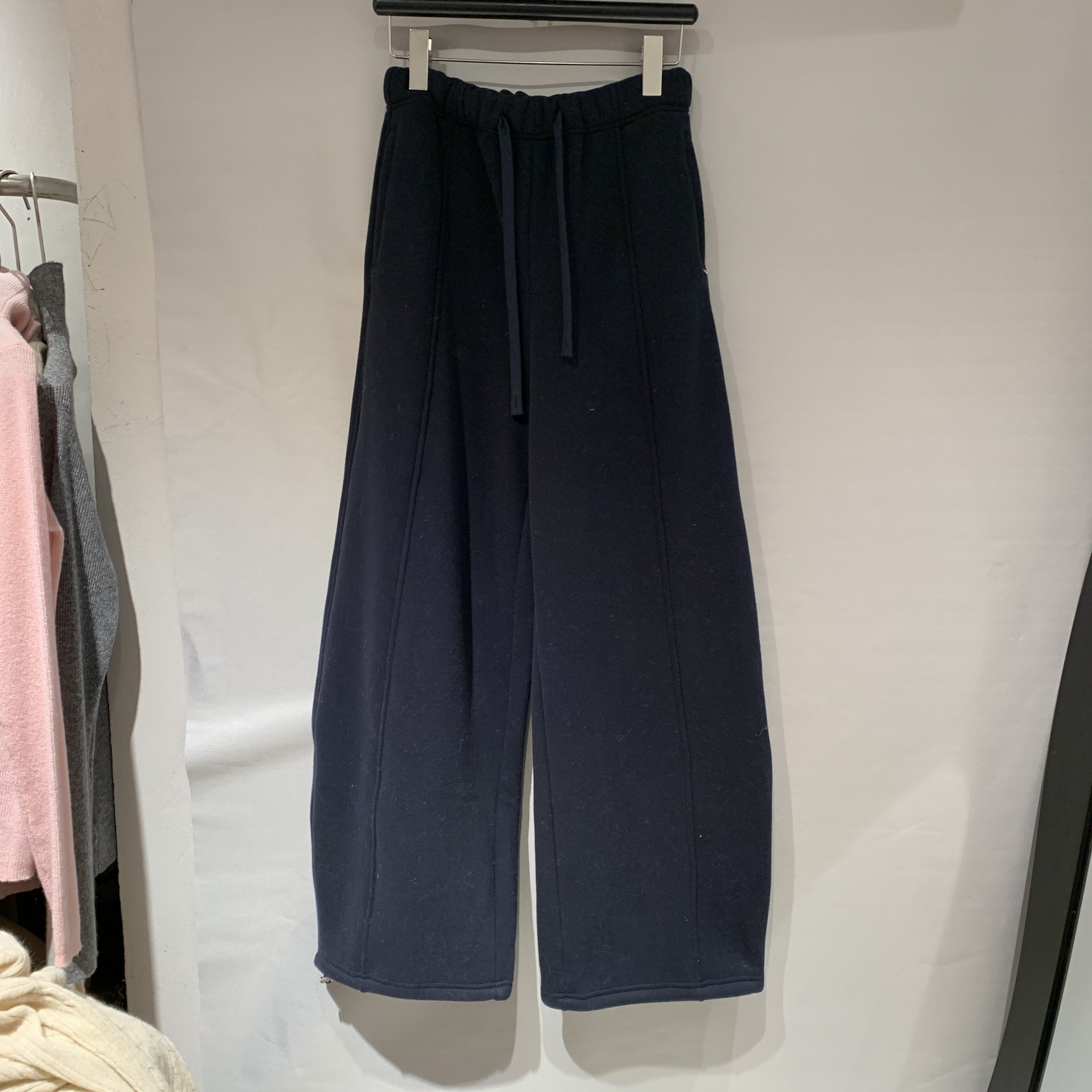 欧洲站2025冬季新款松紧高腰抽绳纯色百搭显瘦加绒弯刀休闲卫裤女