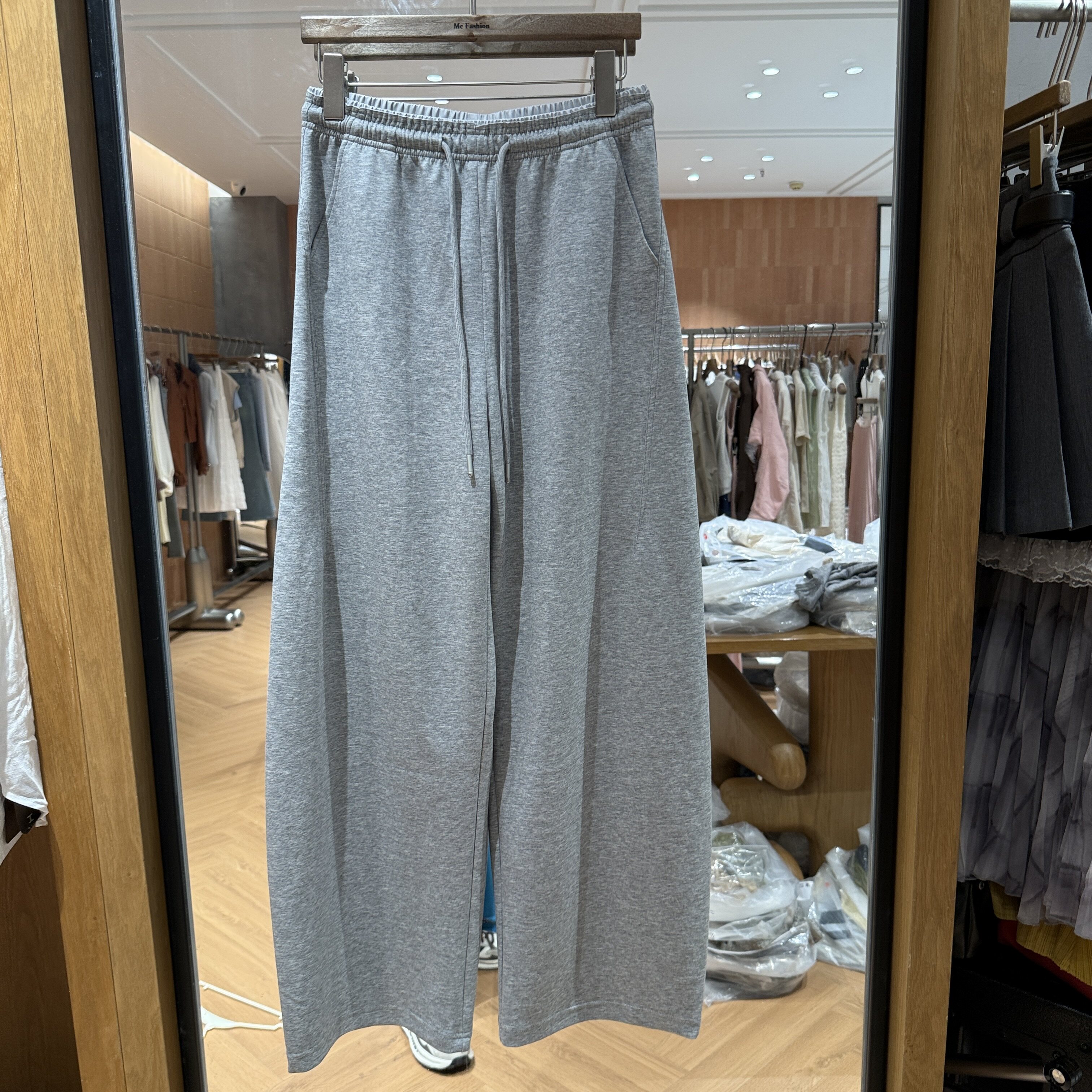 欧洲站2026春季新款松紧高腰抽绳百搭显瘦极简风净版女士弯刀卫裤