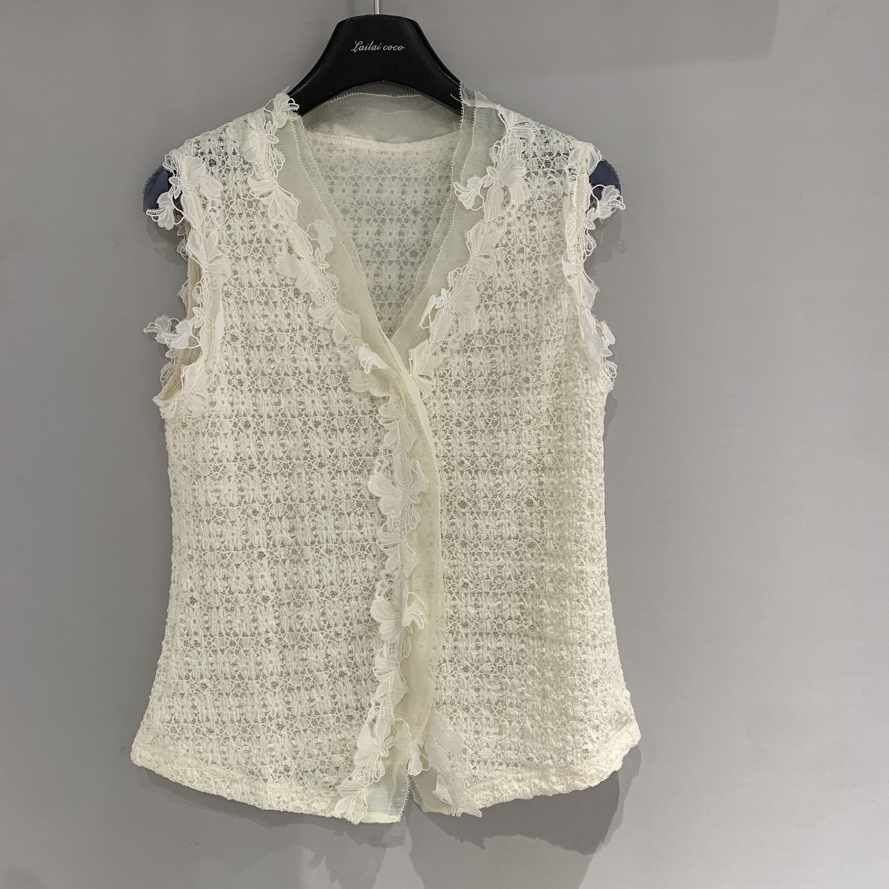 欧洲站2025春季新款v领蕾丝花边百搭纯欲风内搭款蕾丝背心女21593