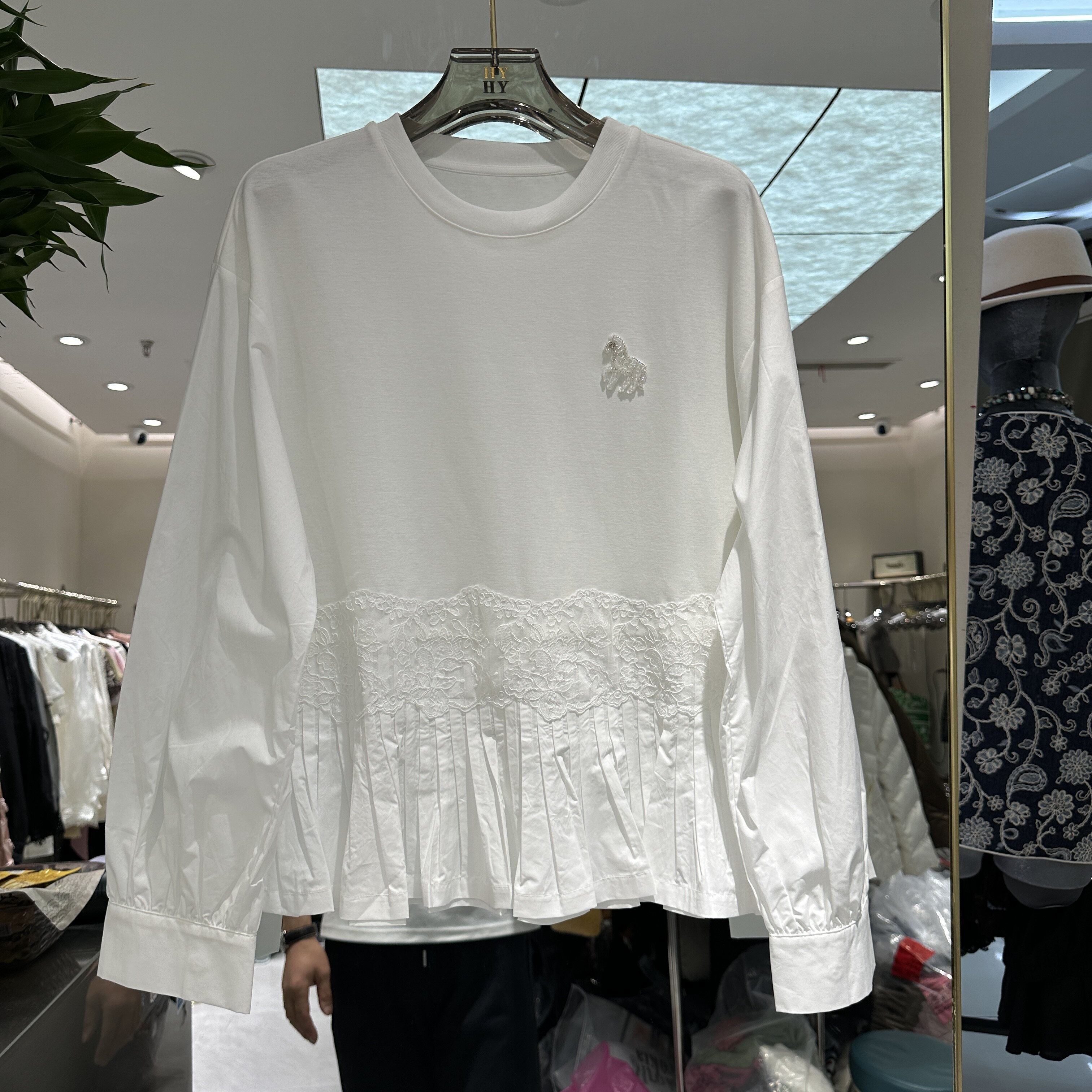 欧洲站2026春季新款时尚学院风压褶蕾丝花边减龄小个子净版上衣女