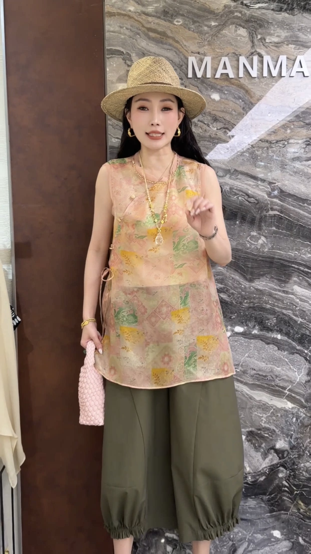 欧洲站2026夏季新款钉珠立领无袖高级感花色宽松百搭款真丝上衣女