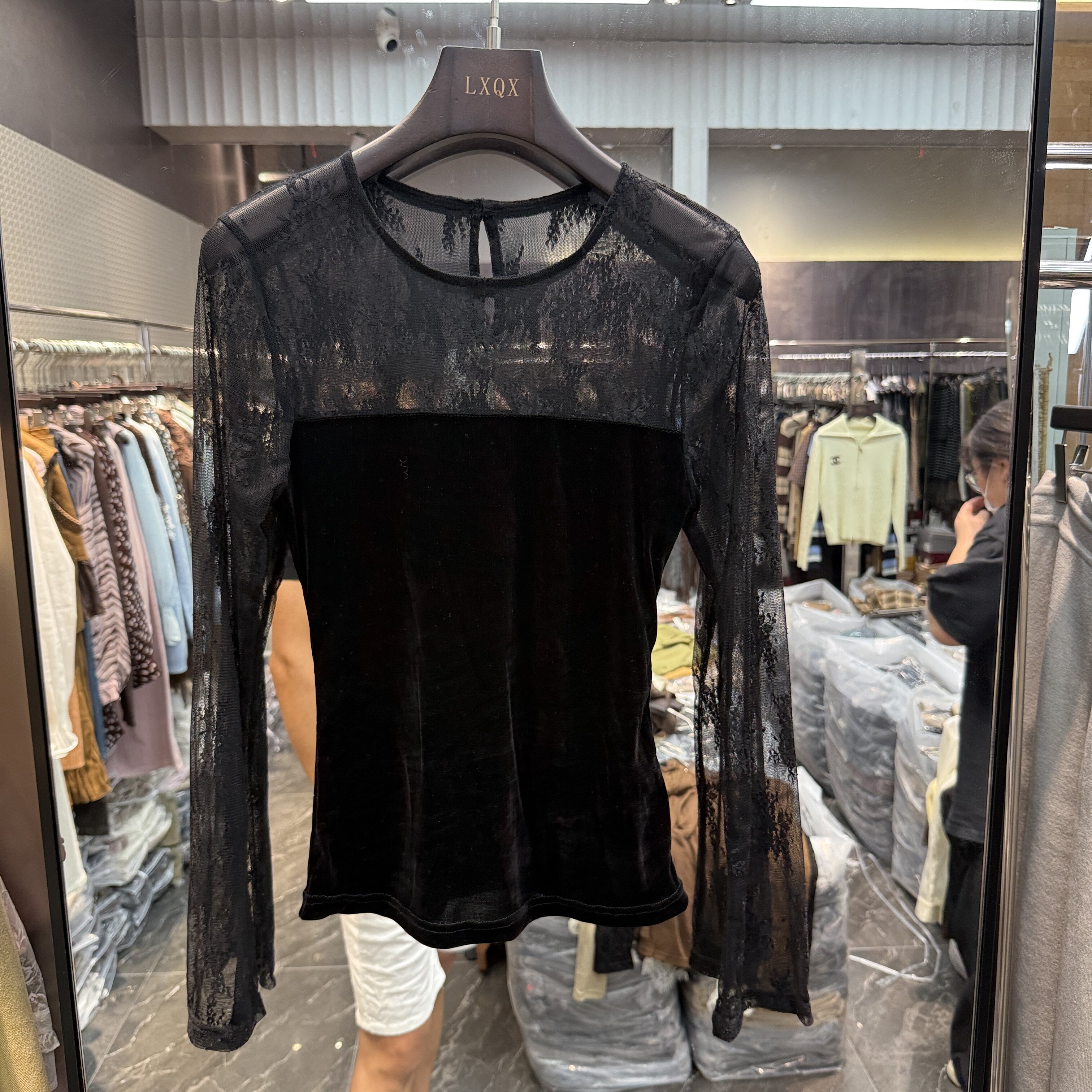 可可家欧货2026秋新品圆领蕾丝拼接丝绒显瘦时尚套头款上衣女Q922