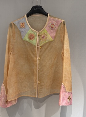 欧洲站2026春季新款撞色娃娃领绣花百搭甜美微透桑蚕丝衬衫W90085