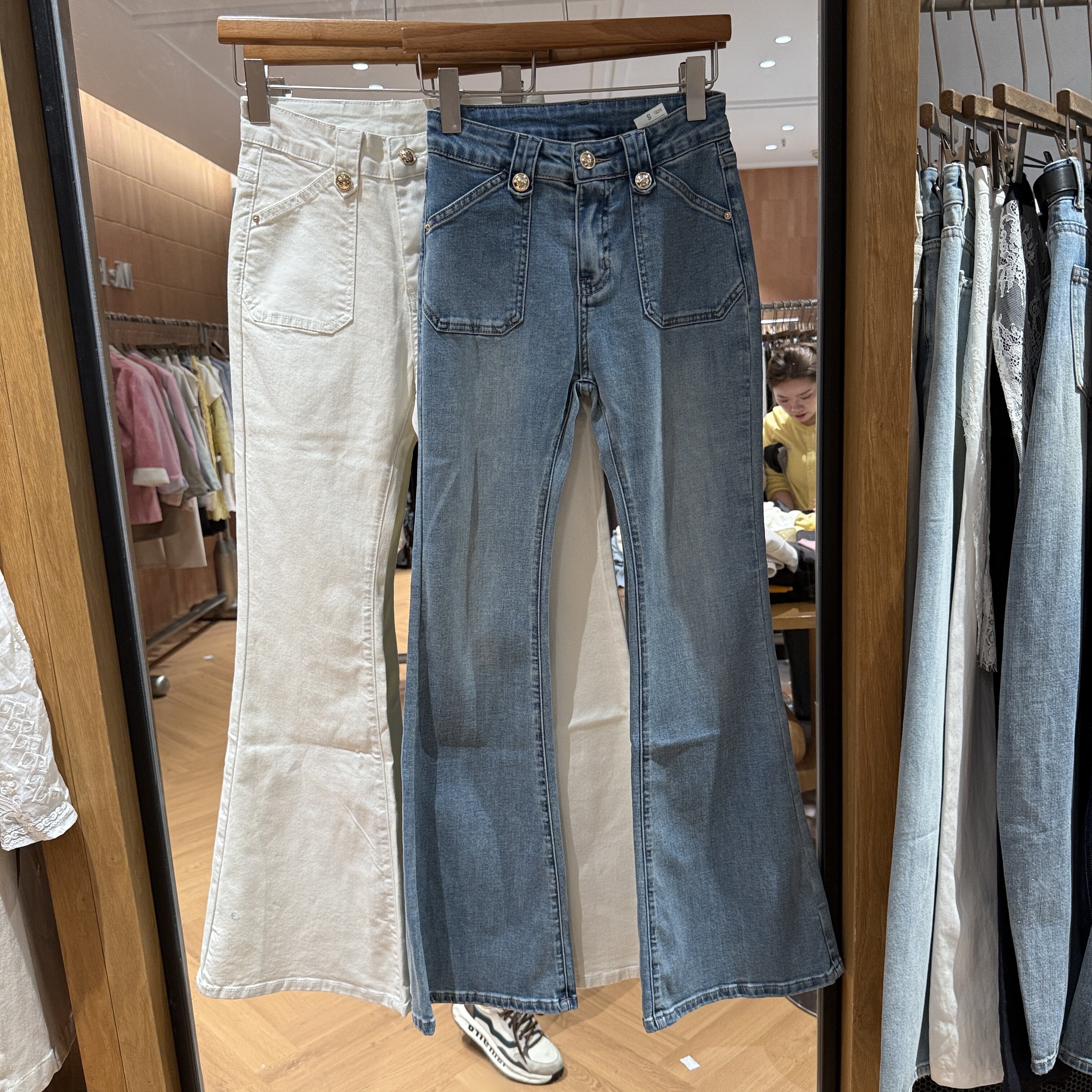 欧洲站2026春季新款高腰三粒扣修身显瘦大弹力女士牛仔微喇长裤潮