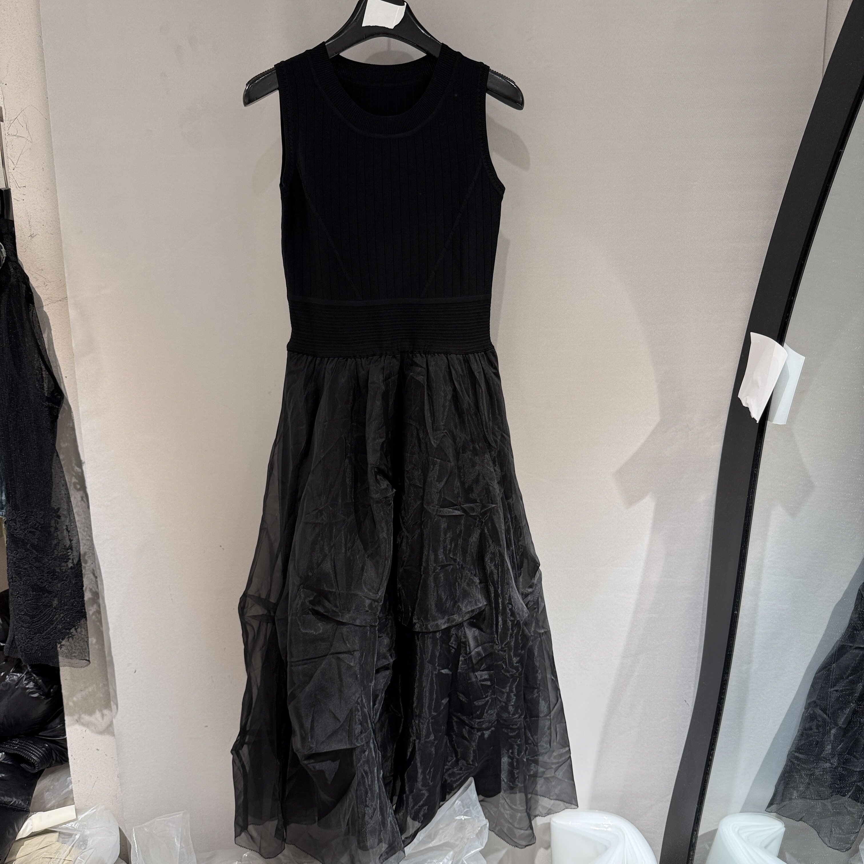 欧洲站2026春季新款赫本风圆领拼接欧根纱显瘦无袖背心裙女18225