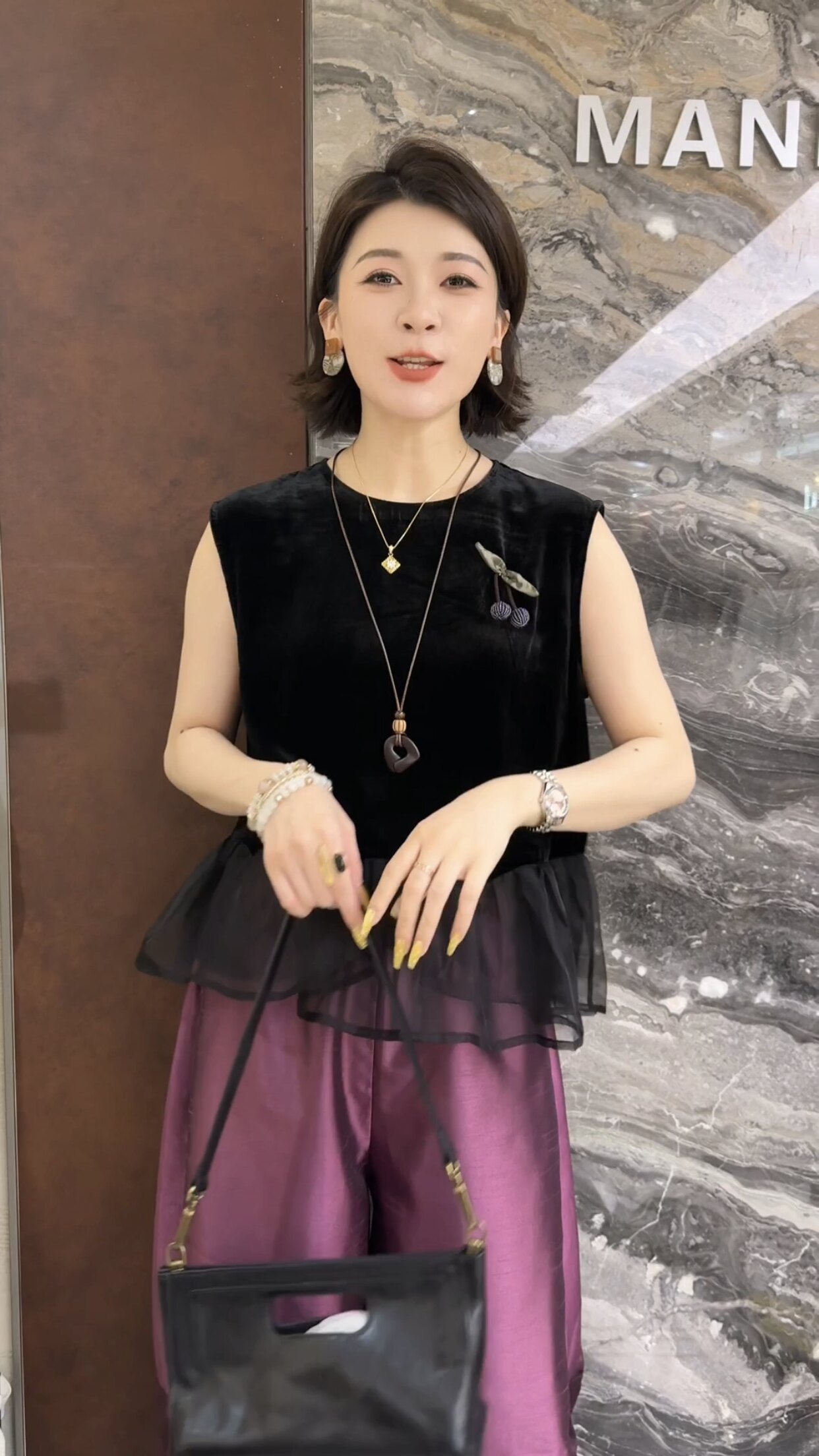 欧洲站2026夏季新款欧货无袖圆领网纱拼接毛球丝绒女士衬衫马甲潮