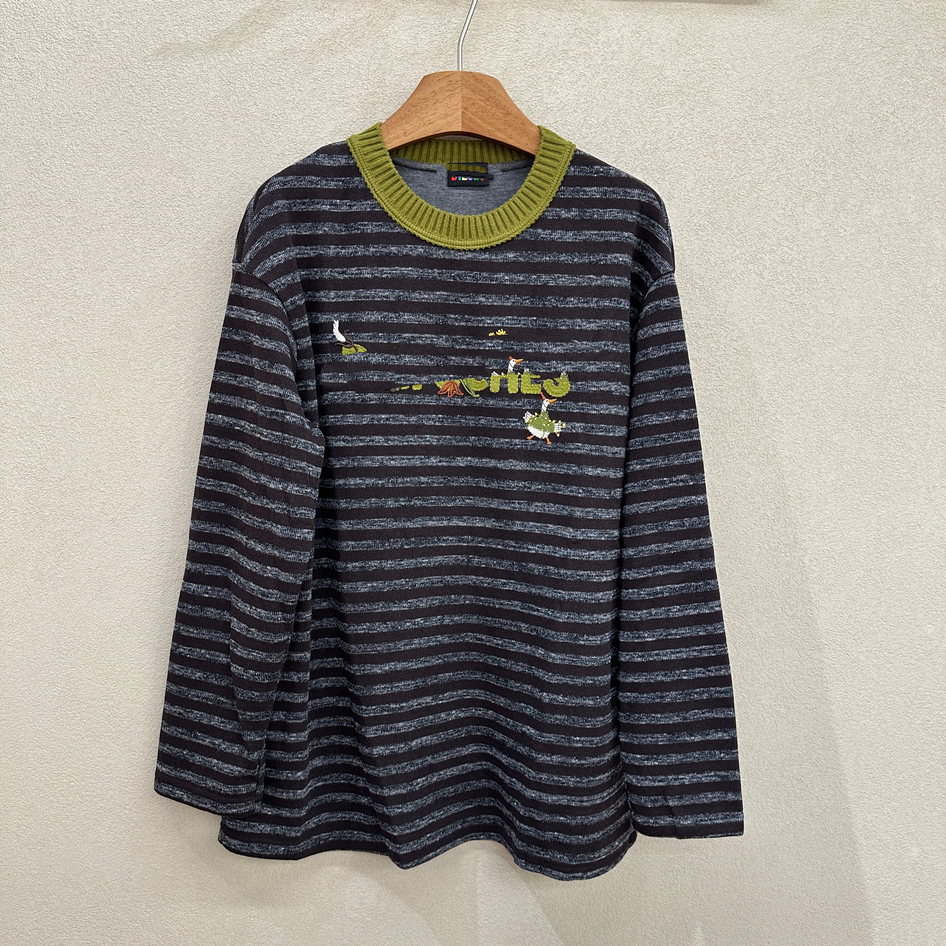 可可家2026秋季新款长袖圆领条纹拼色字母印花大版简约女士打底衫