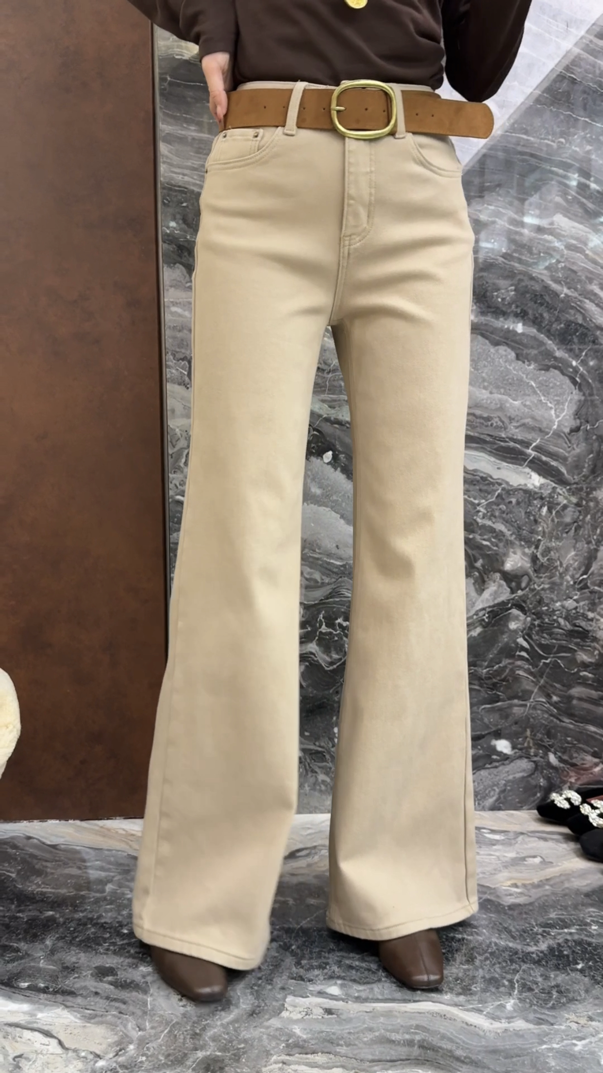 欧洲站2025冬季新款高腰皮带款后口袋刺绣显瘦百搭加厚牛仔微喇裤