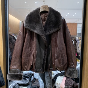 欧洲站2025冬季 翻领飘带轻熟风油蜡皮皮毛一体鹅绒皮衣潮2566 新款