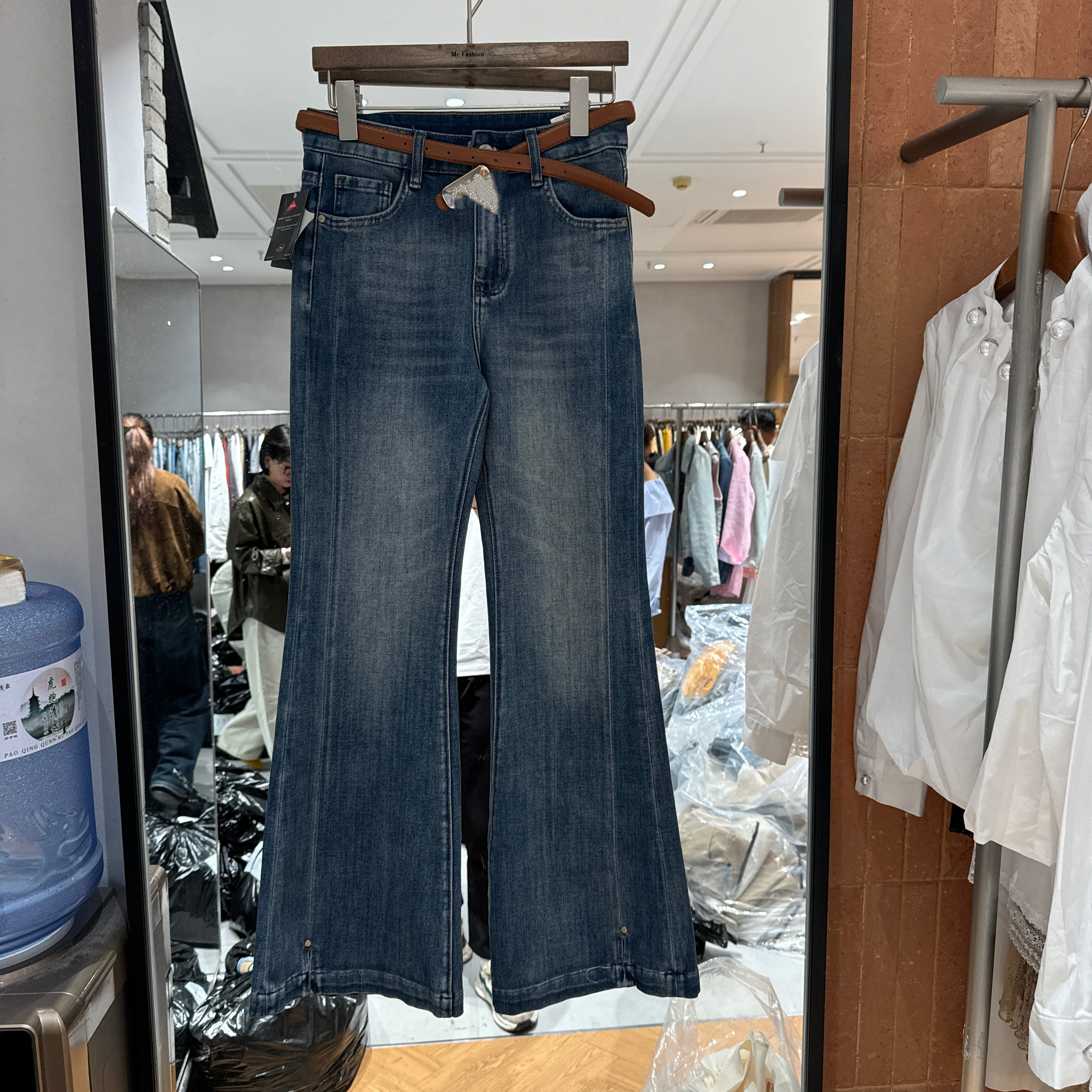 欧洲站2026春季新款裤脚开叉设计修身显瘦腰带大弹力牛仔微喇裤女