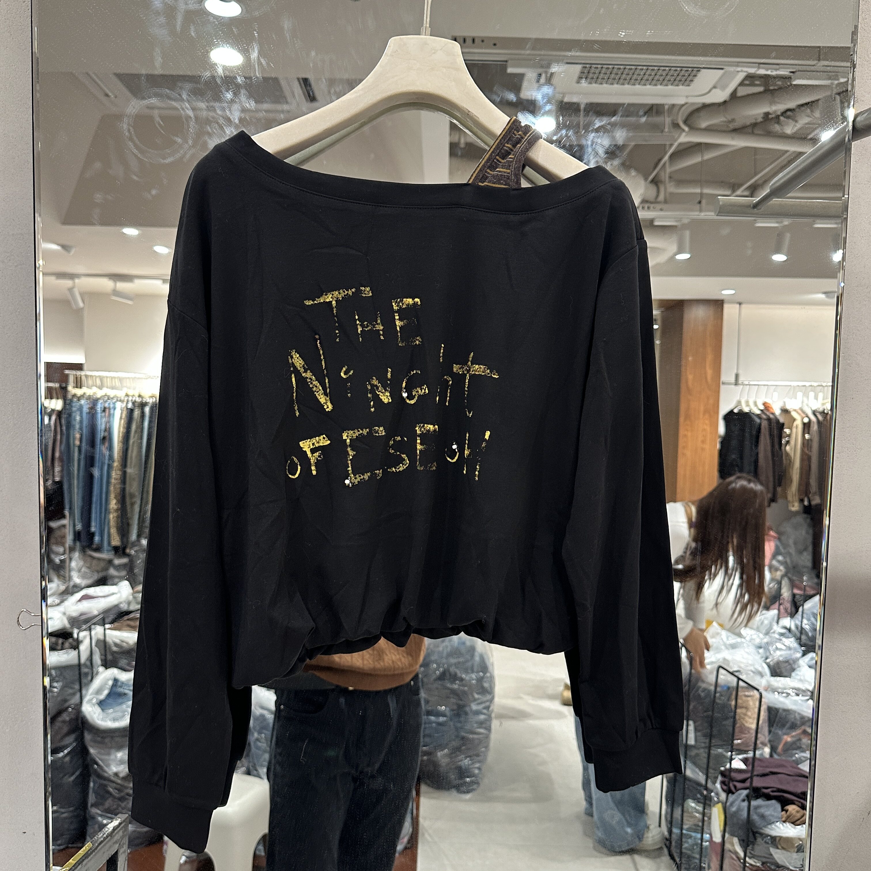 可可家欧货2026秋冬款洋气圆领露肩设计显瘦套头款女士卫衣潮E683