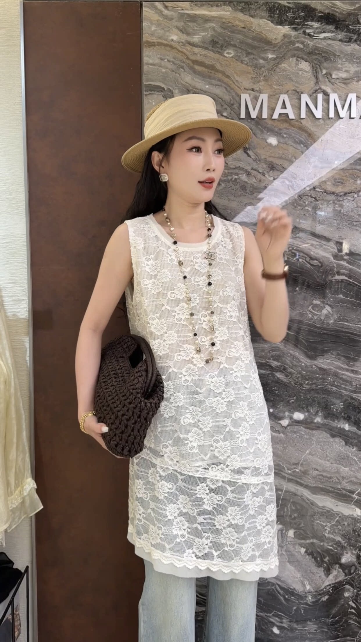 欧洲站2026春季新款时尚百搭圆领蕾丝中长款显瘦女士背心上衣潮