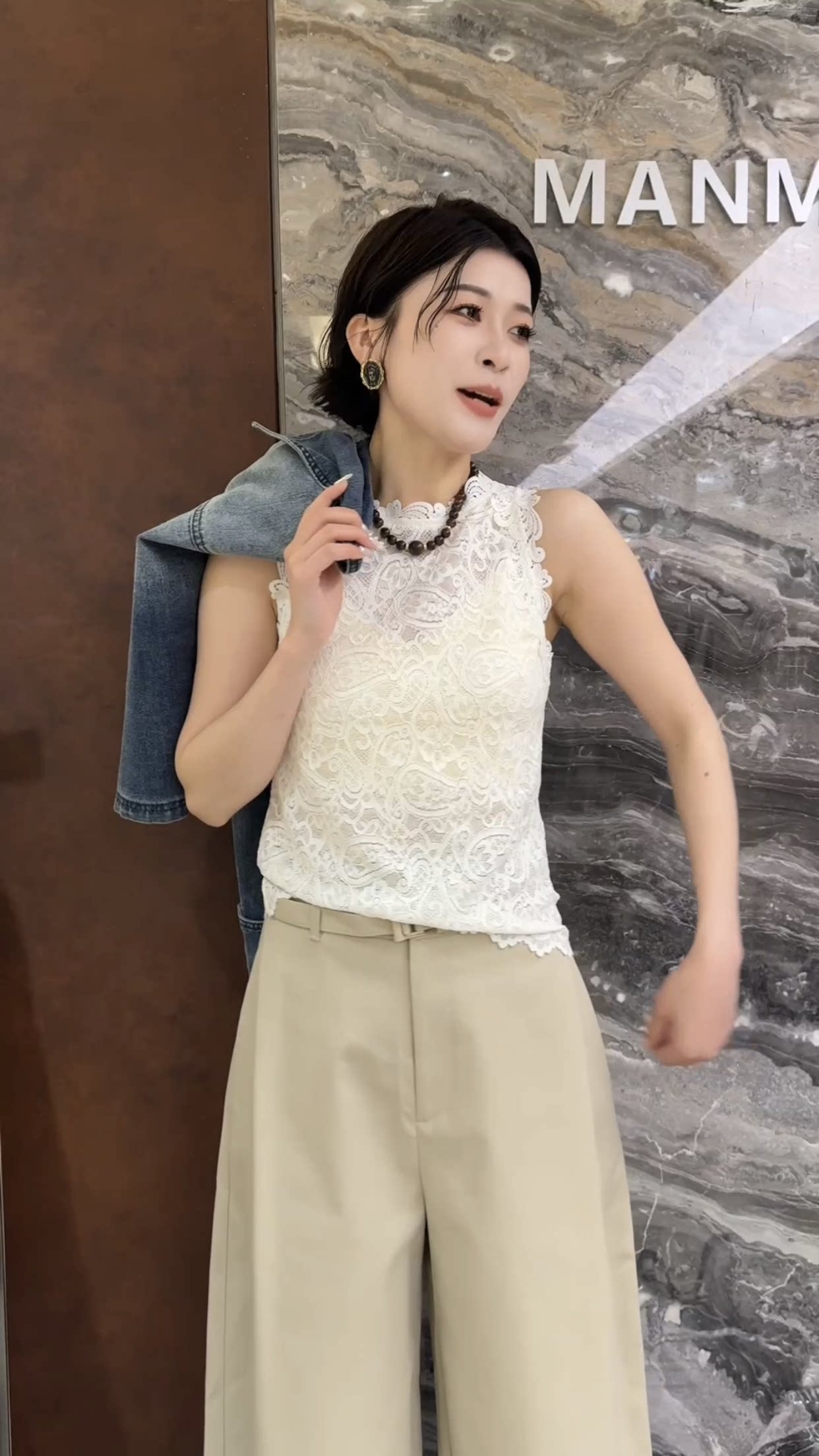 欧洲站2026春季新款花边领镂空钩花显瘦单穿内搭款女无袖蕾丝背心