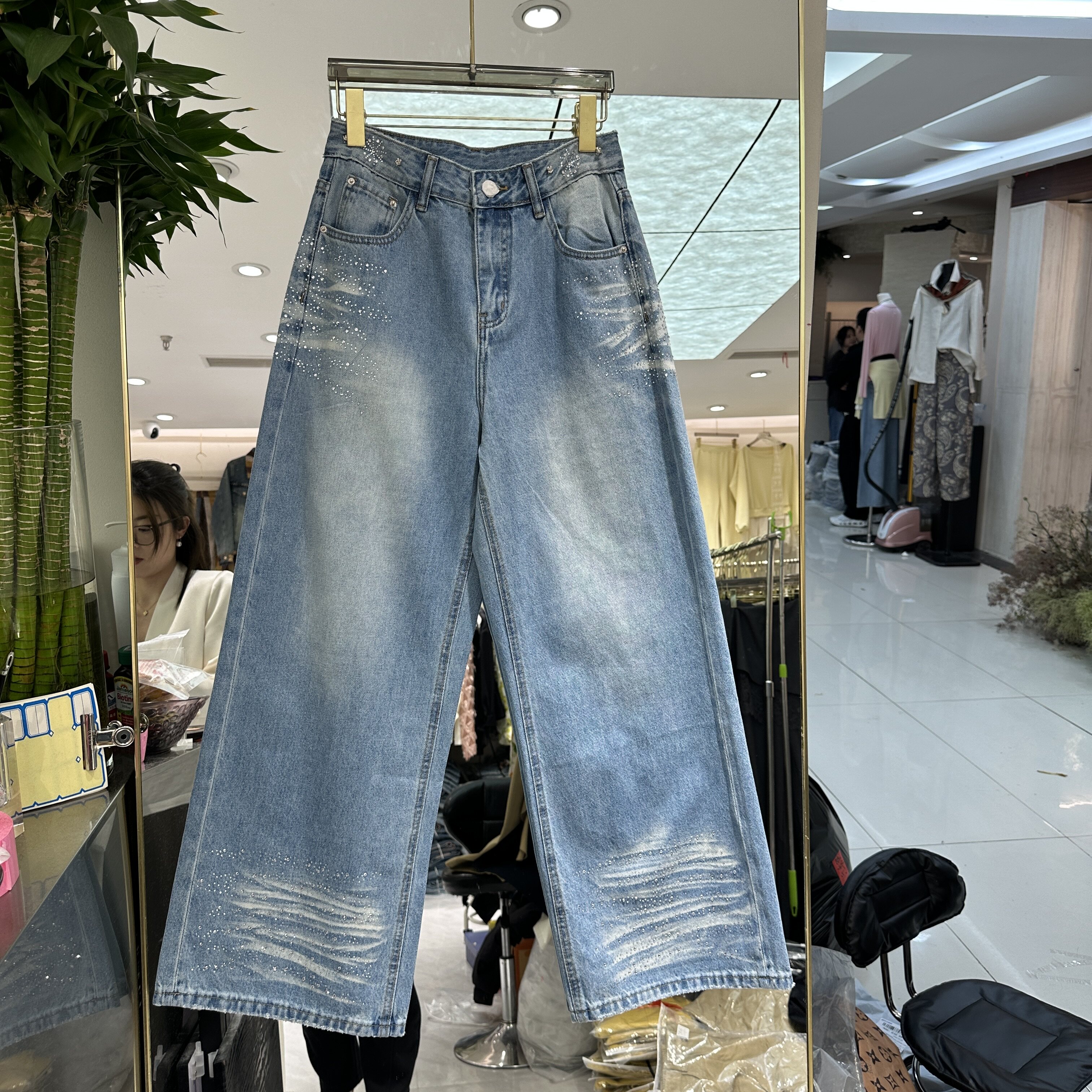 欧洲站2026春季新款高腰重工烫钻渐变色显瘦百搭浅蓝色牛仔阔腿裤