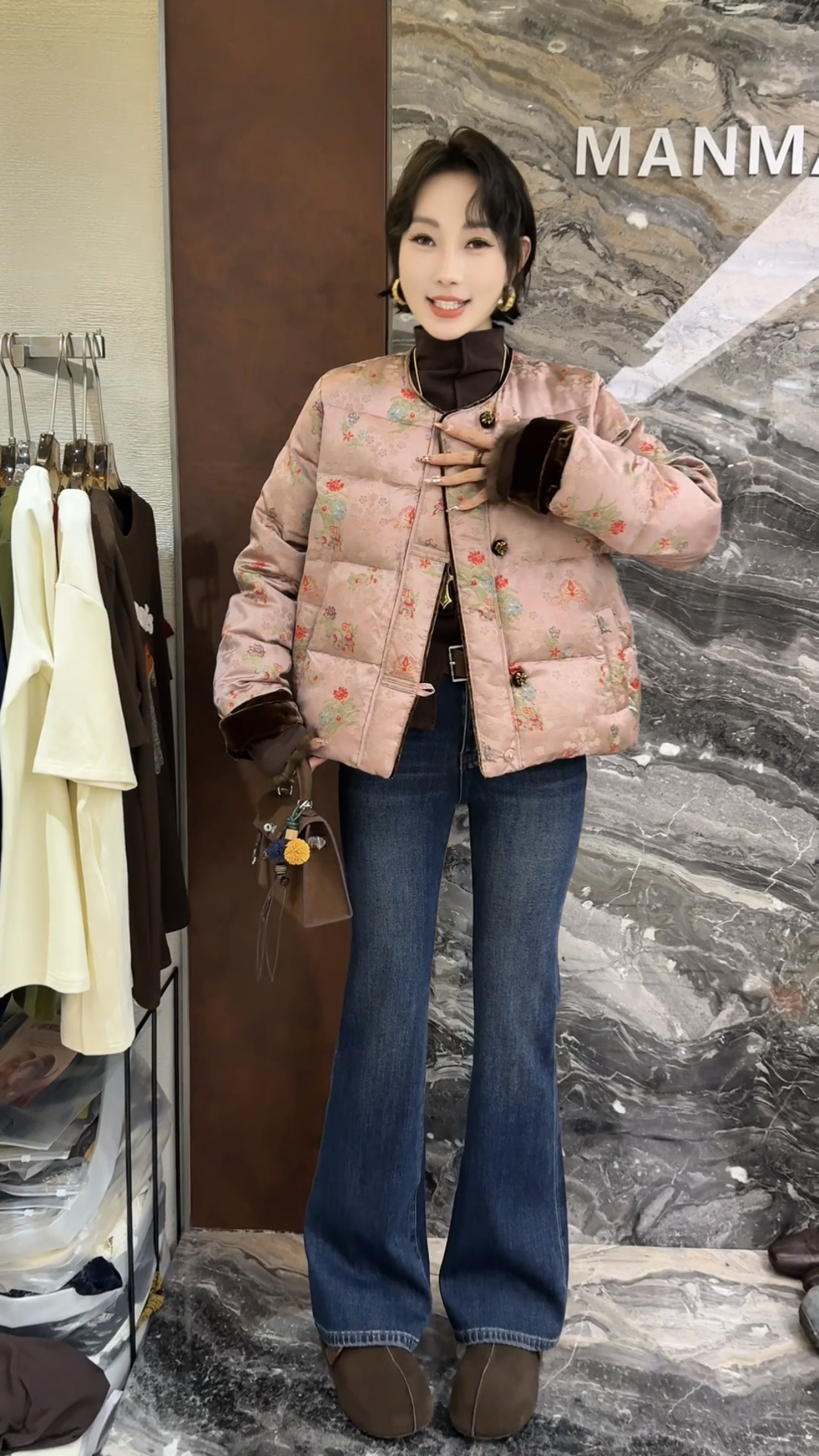 欧洲站2025冬季新款新中式国风高级感时尚立领保暖羽绒服外套女潮