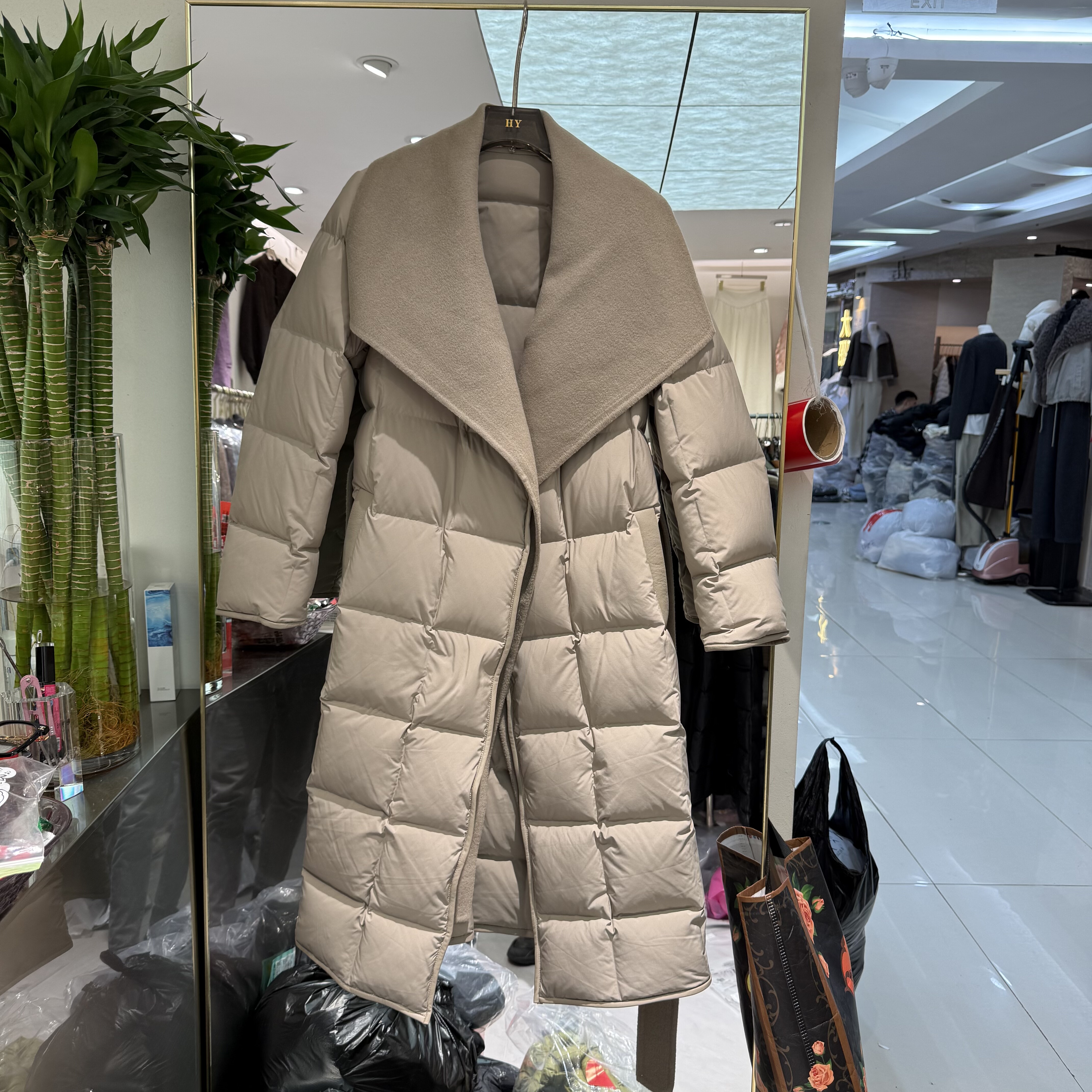 欧洲站2025冬季新款可拆卸羊毛翻领设计感百搭长款白鹅绒服外套女