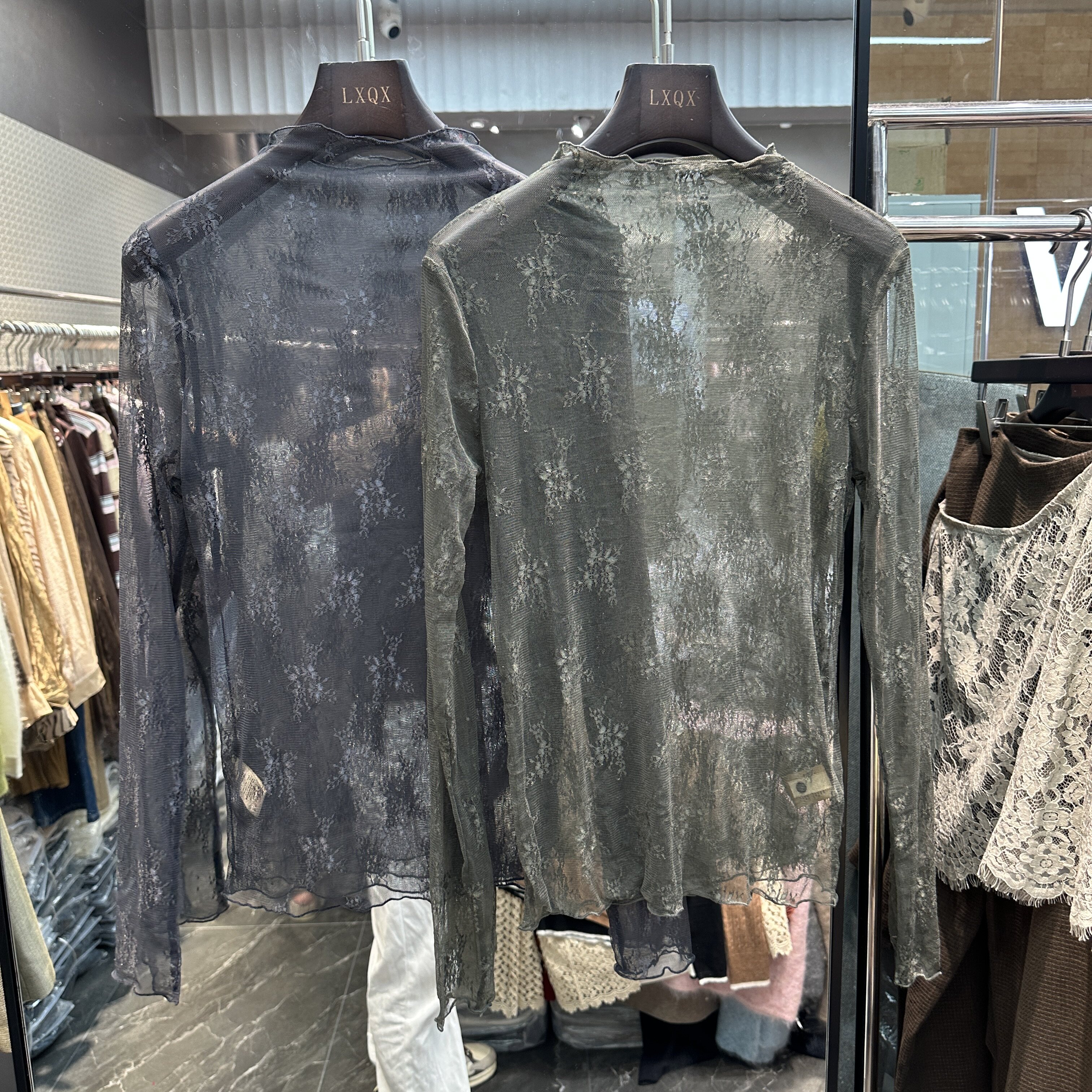 可可家欧货2026秋新品时尚绣花显瘦单穿套头款黑色蕾丝打底衫女士