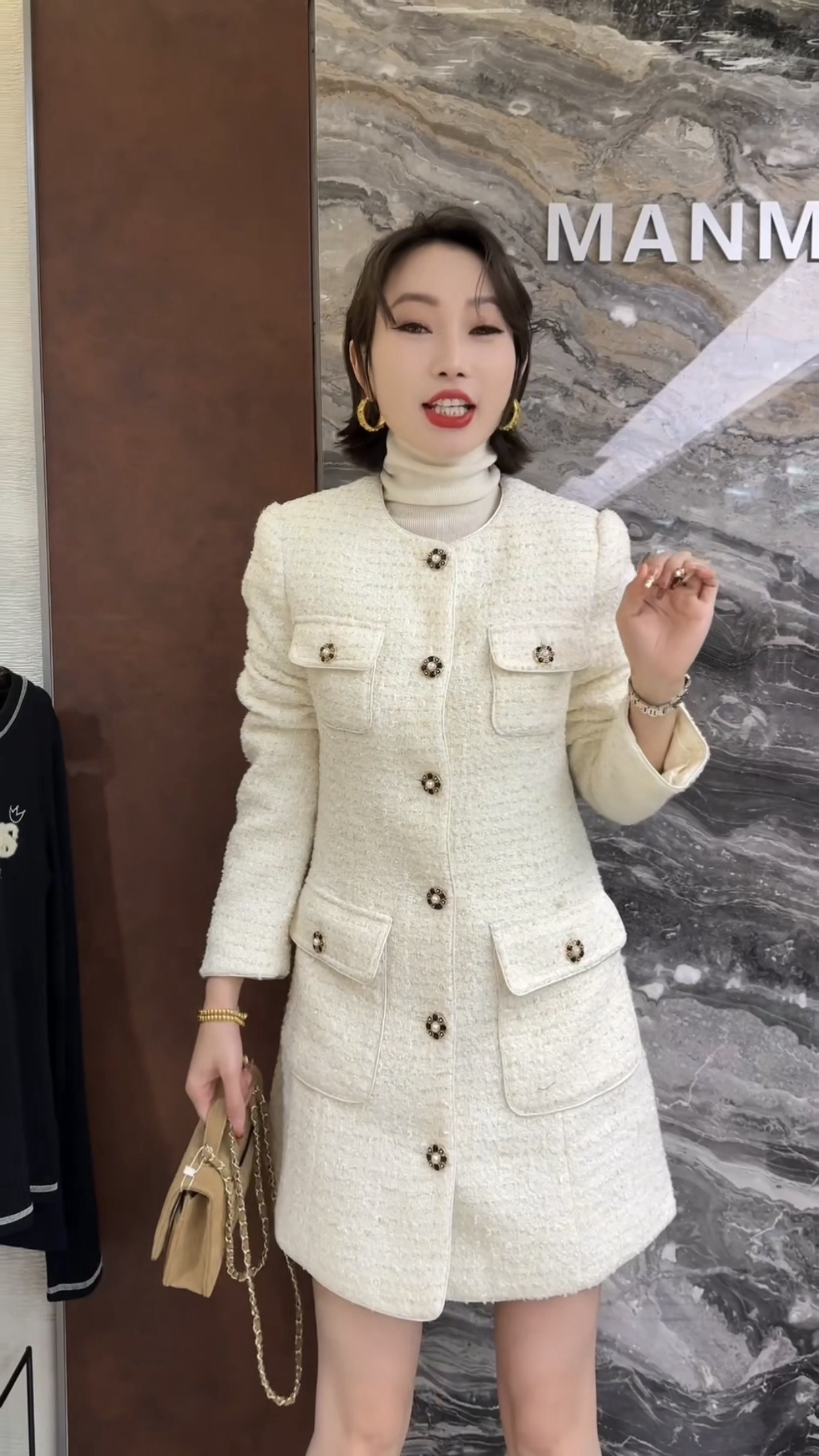 欧洲站2025冬季新款法式优雅风圆领收腰小香风显瘦款连衣裙女士潮